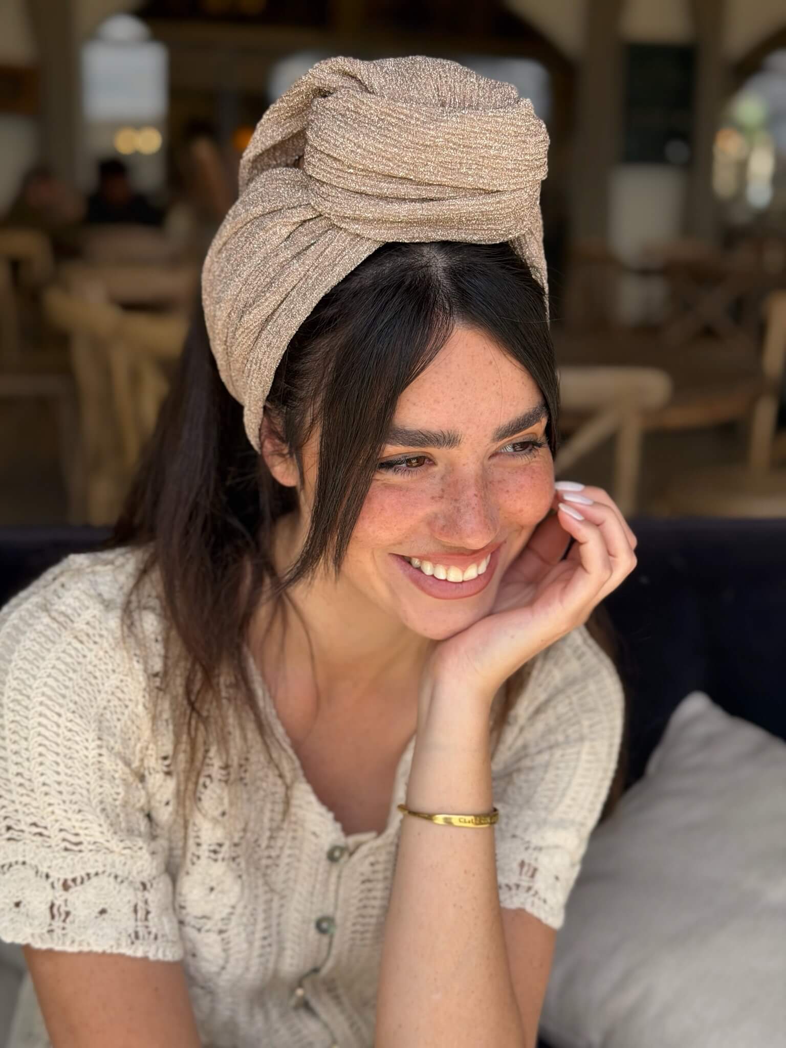 סרט קשירה לשיער מיני פליסה בז ניוד מנצנץ