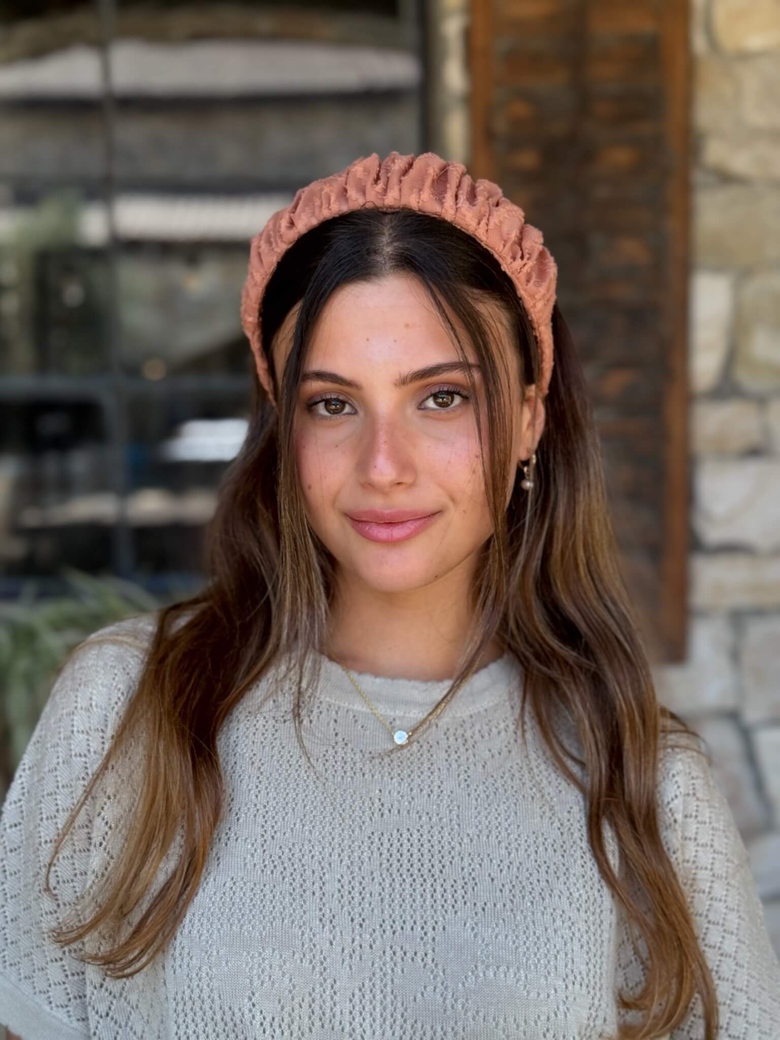 קשת לשיער שיפון רקום בז חמרה