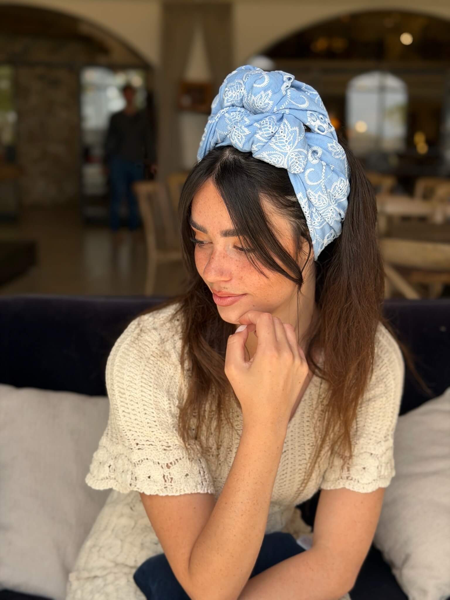 סרט קשירה לשיער קרושה ורקמה דמוי גינס תכלת