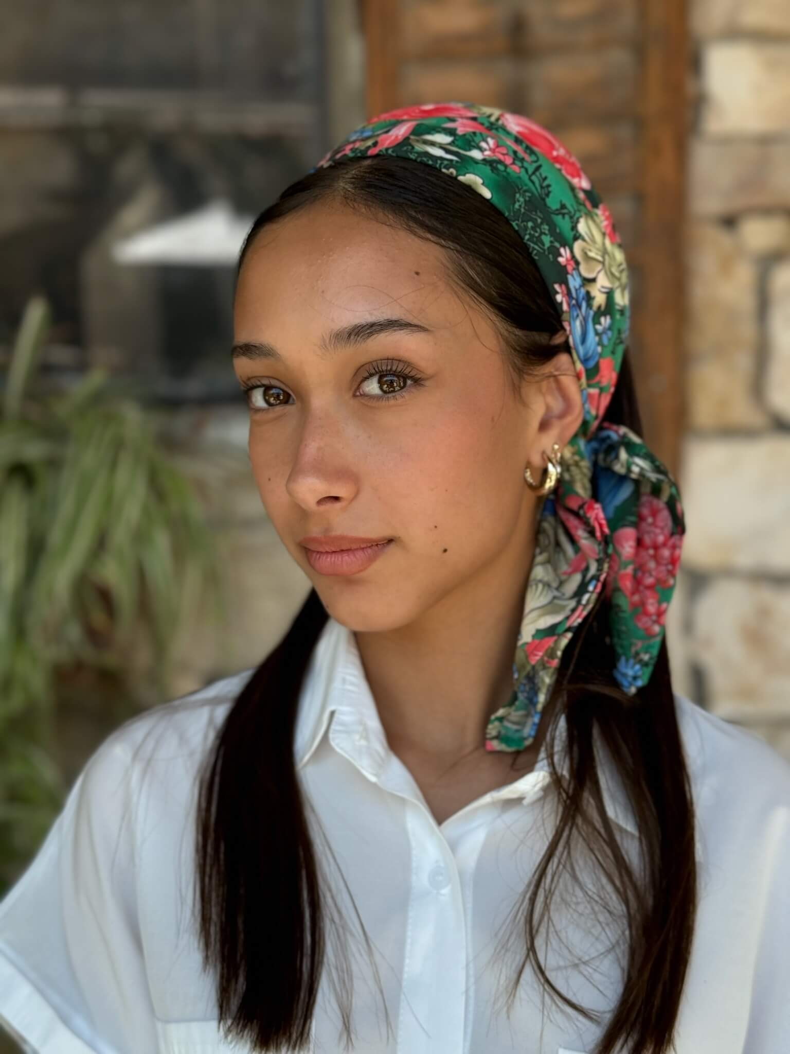 ריבוע פרחוני על בסיס ירוק