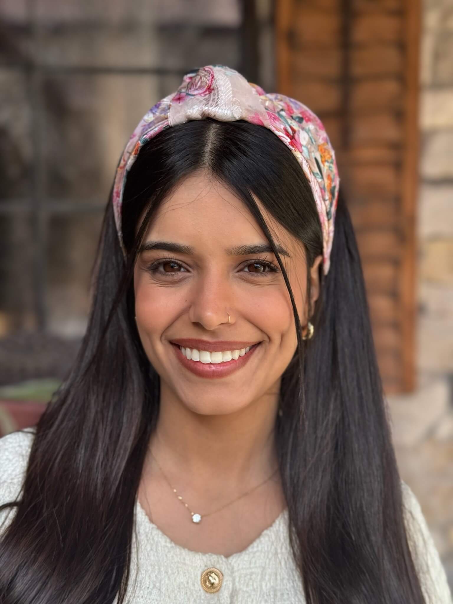 קשת לשיער שיפון דק פירחוני על בסיס ורוד בייבי מהמם