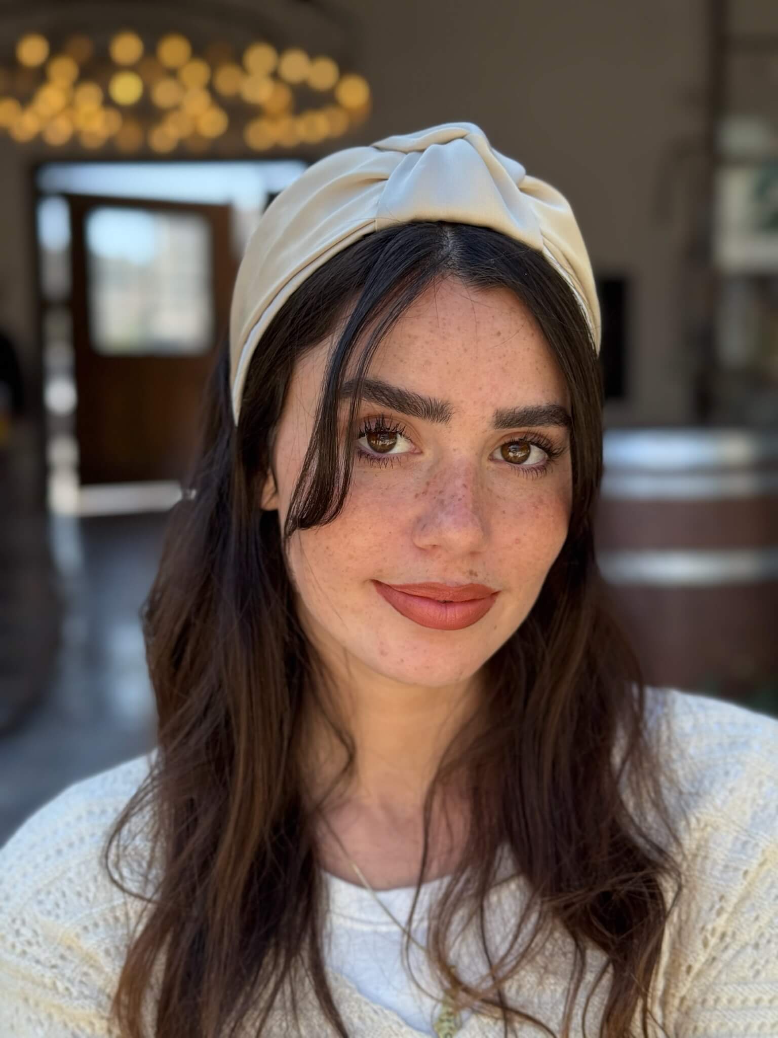 קשת לשיער שיפון חלק מבריק עדין בז חול