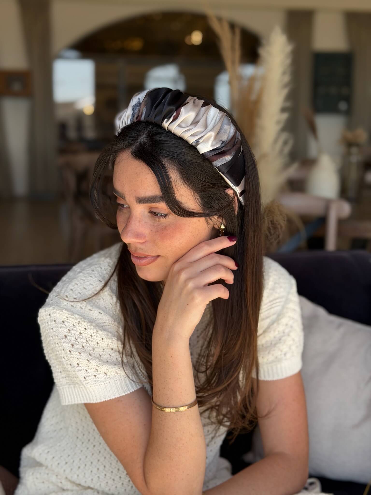 קשת לשיער בד שיפון שחור אפור ושמנת מעושן צבעי מים