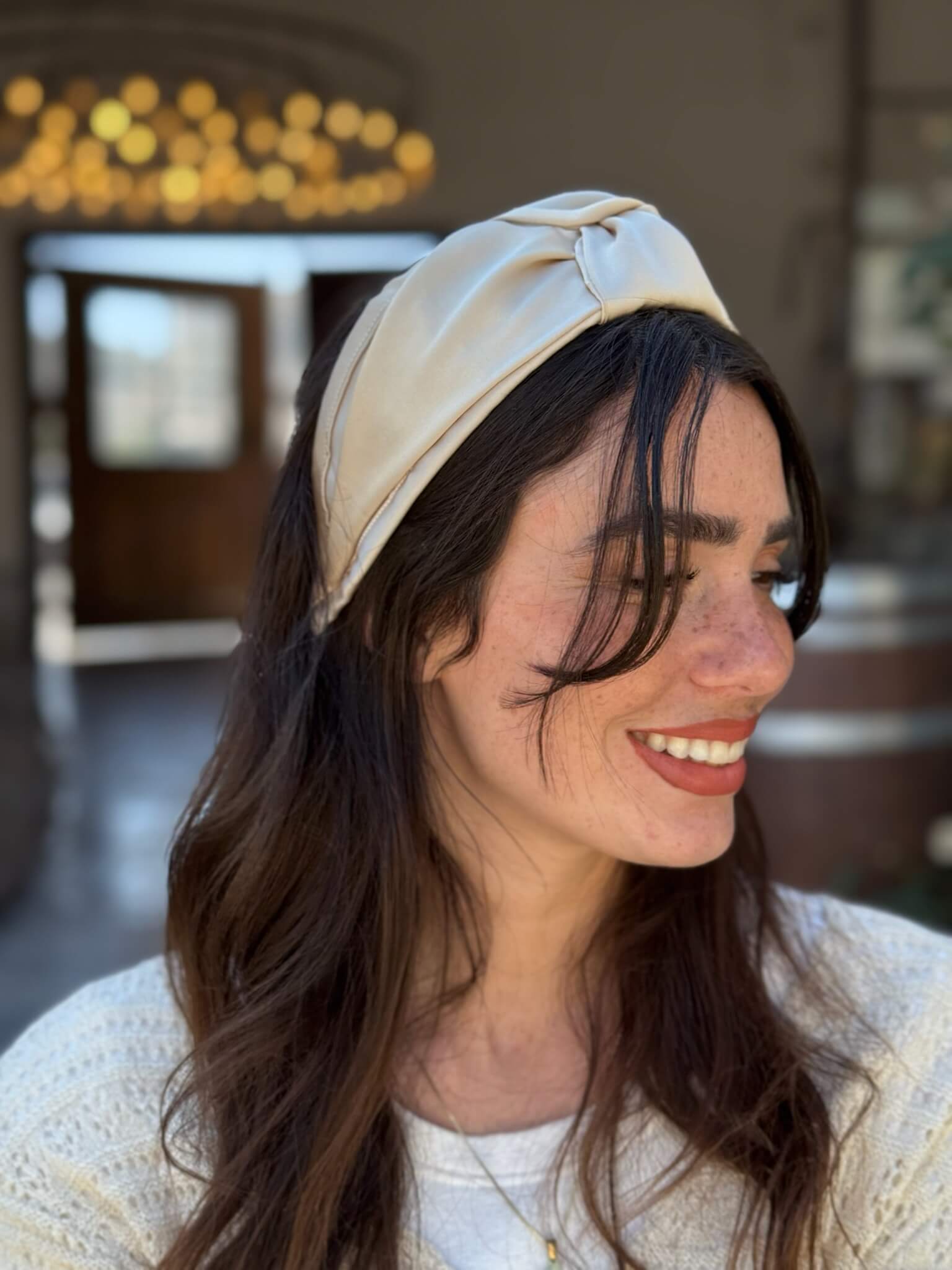 קשת לשיער שיפון חלק מבריק עדין בז חול