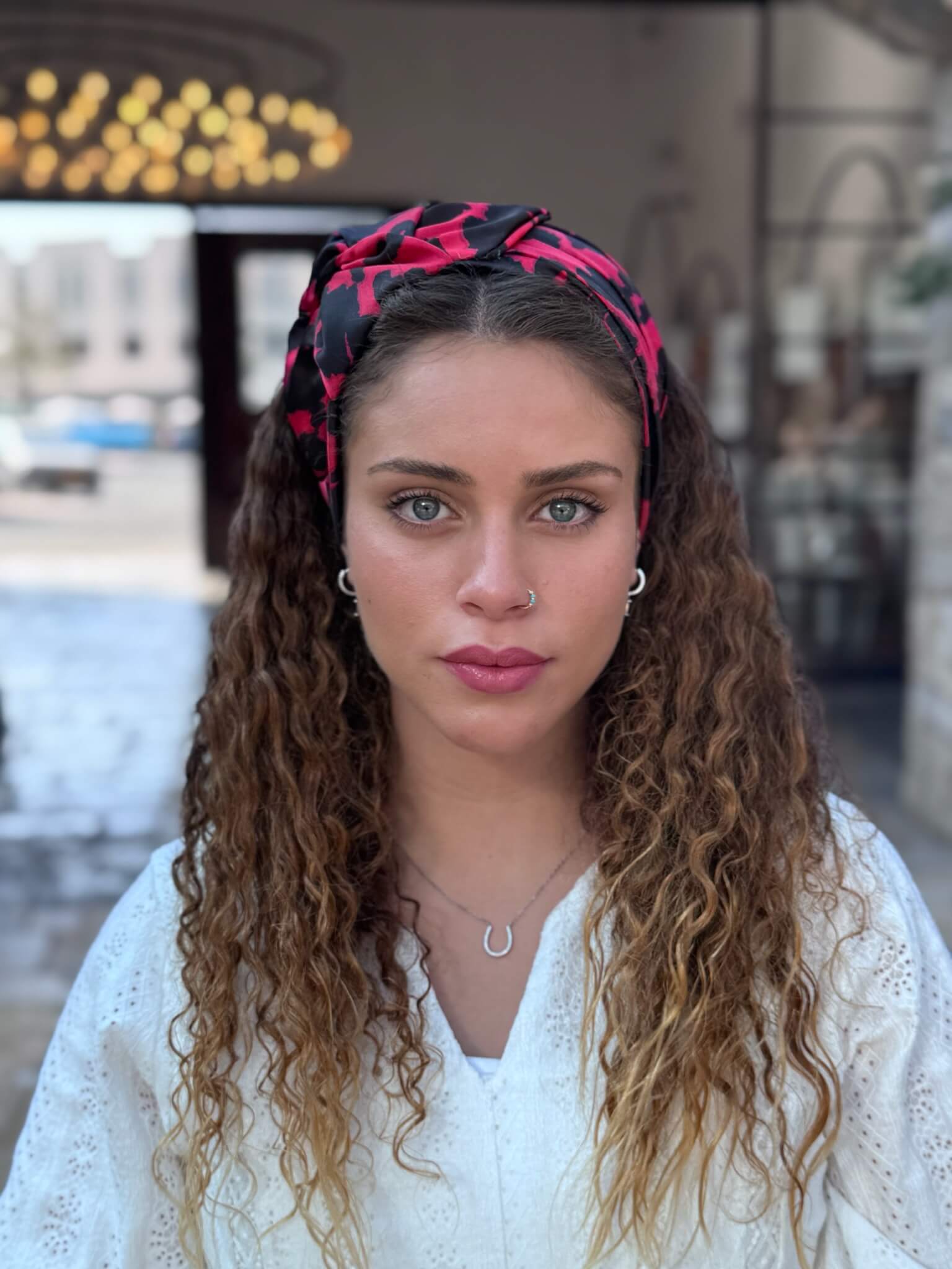 סרט לשיער שיפון שחור ואדום מנומר