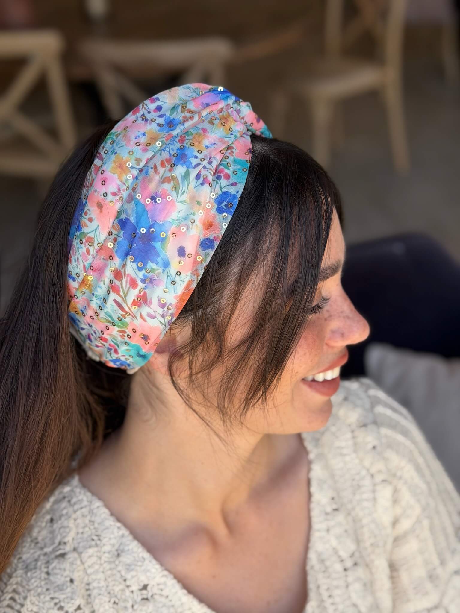 מיני טורבן שיפון ופייט על בסיס תכלת ציבעוני פירחוני