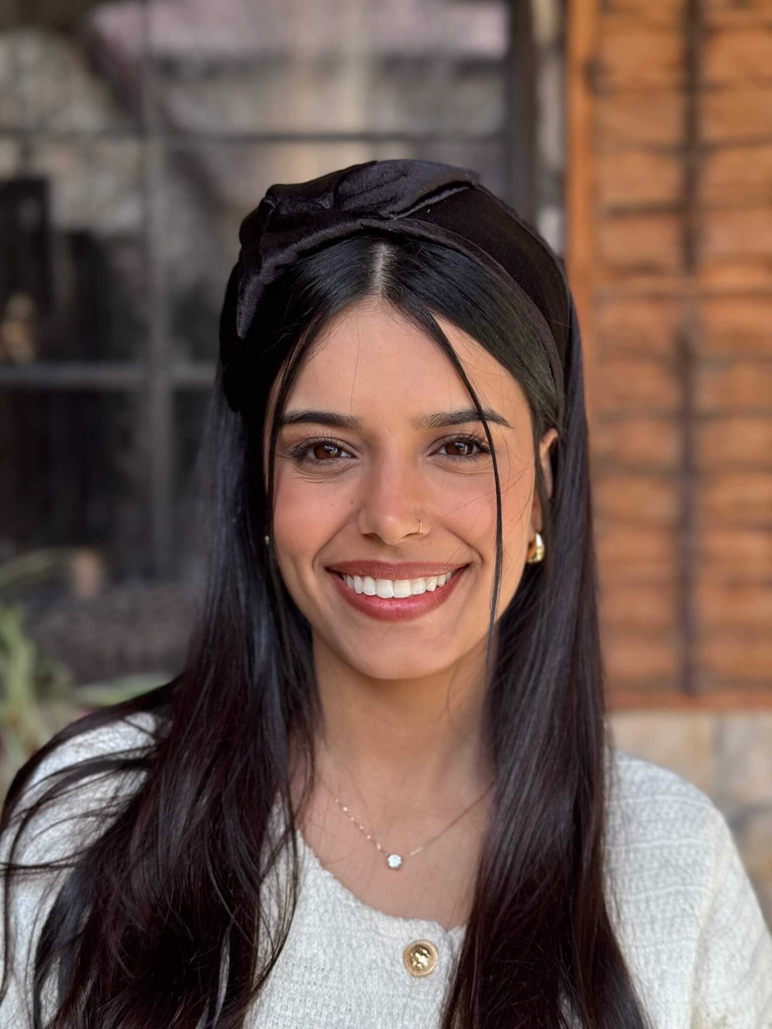 קשת לשיער סאטן מבריק שחור מקומט