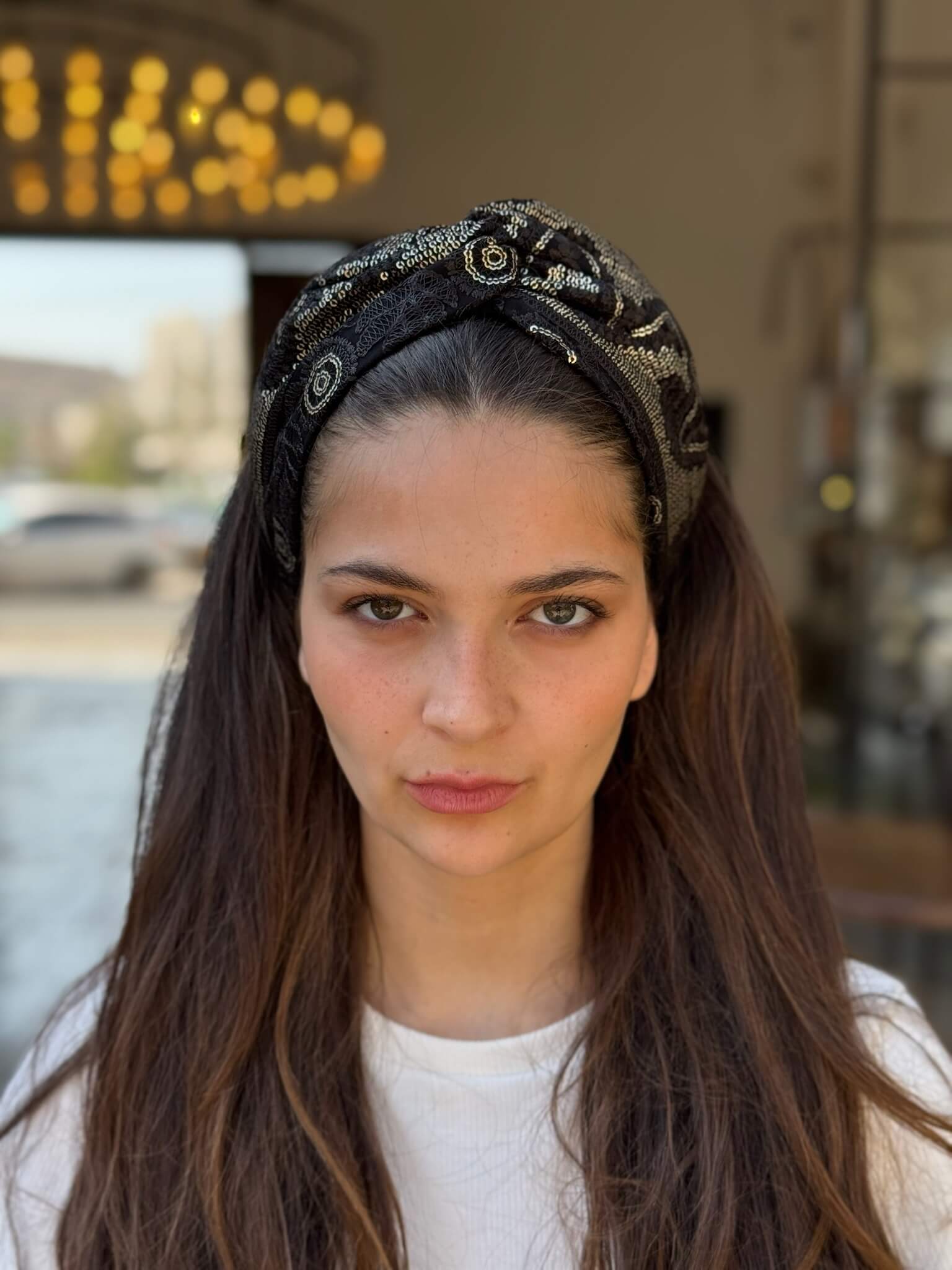מיני טורבן רקמה ופייטים שיפון שחור עם זהב