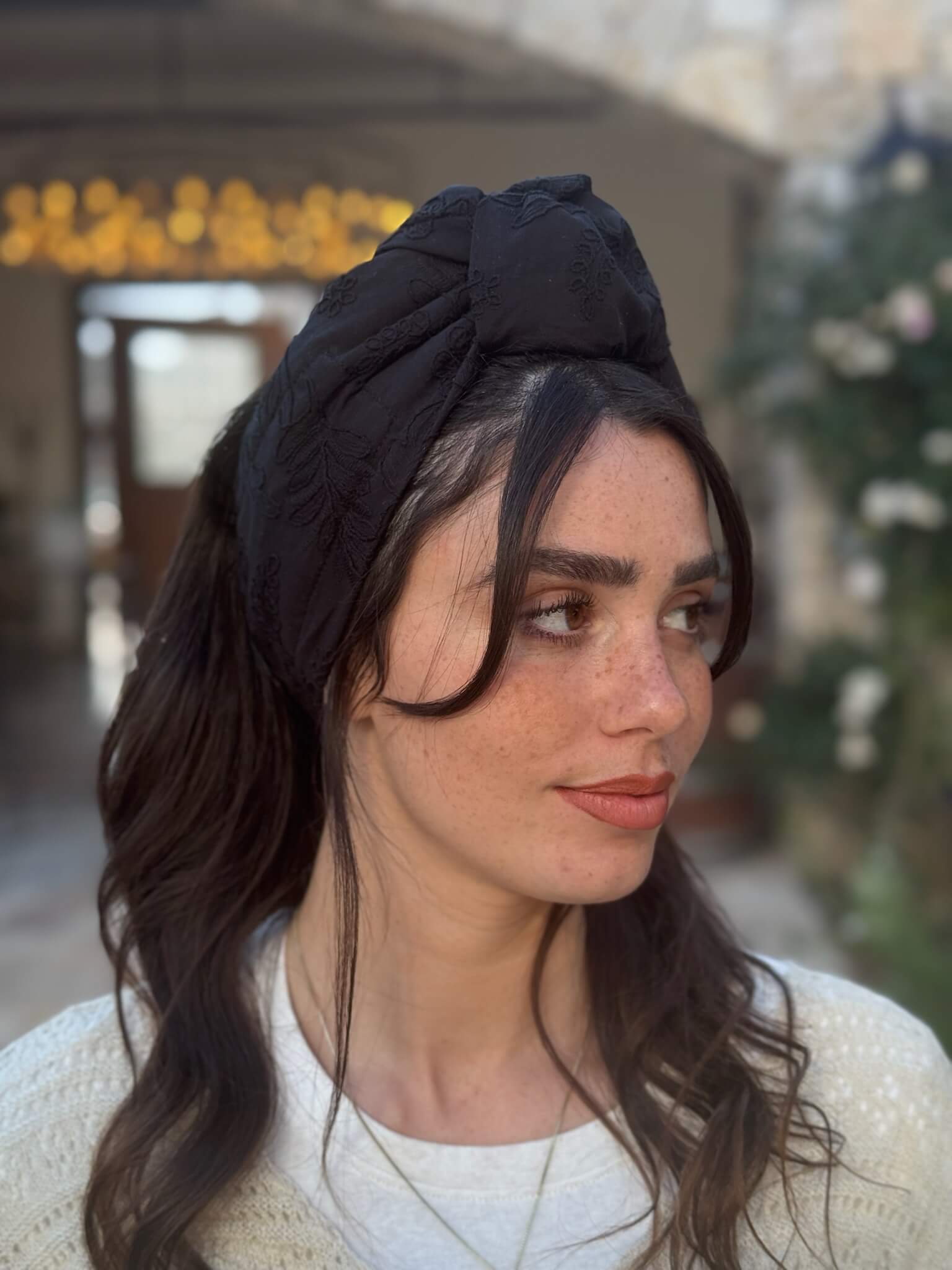 סרט קשירה לשיער ברוקרד רקום פירחוני שחור צבע על צבע