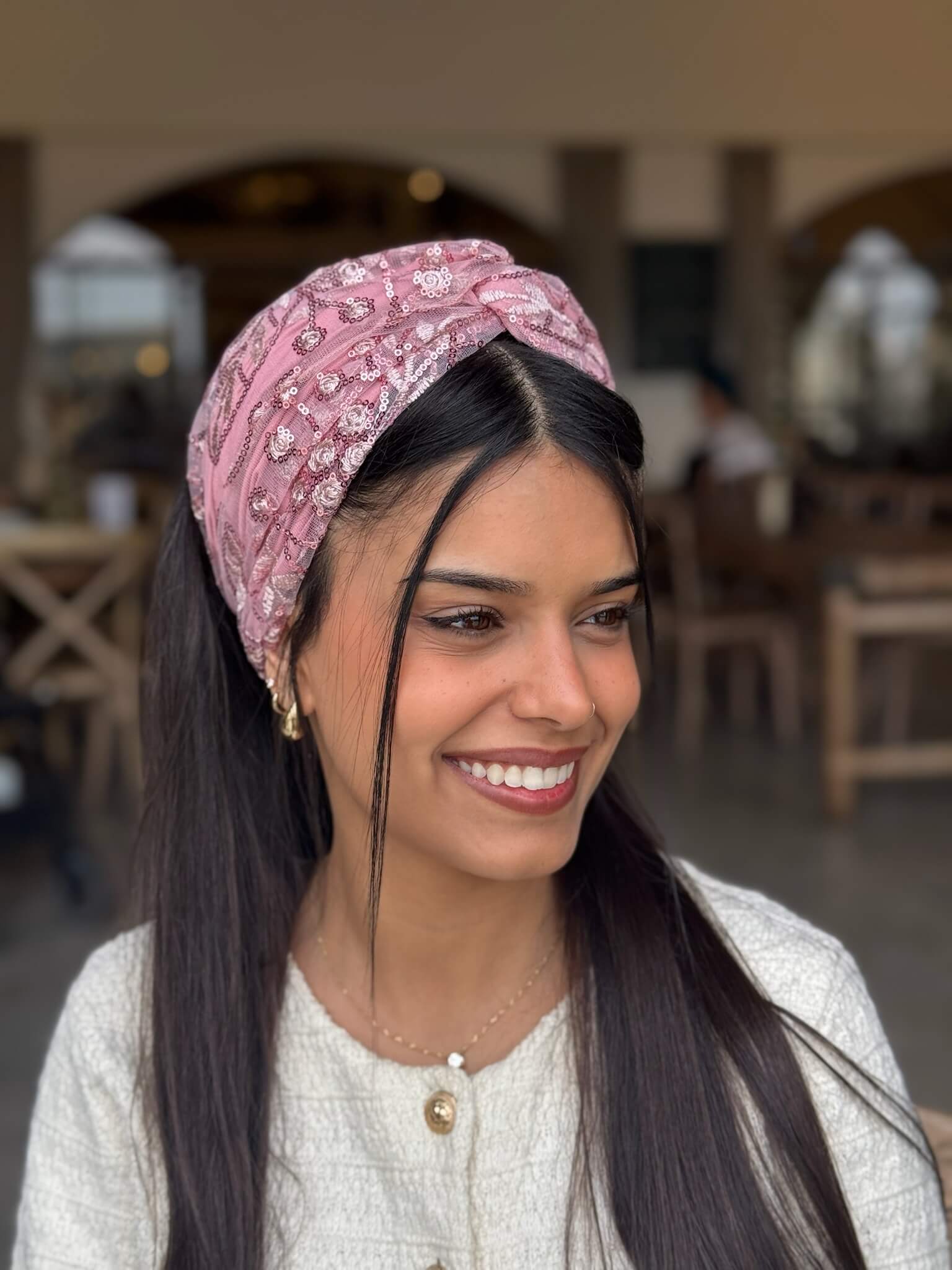 טורבן רקמה ופייט על בסיס רשת ורוד עתיק פרחוני