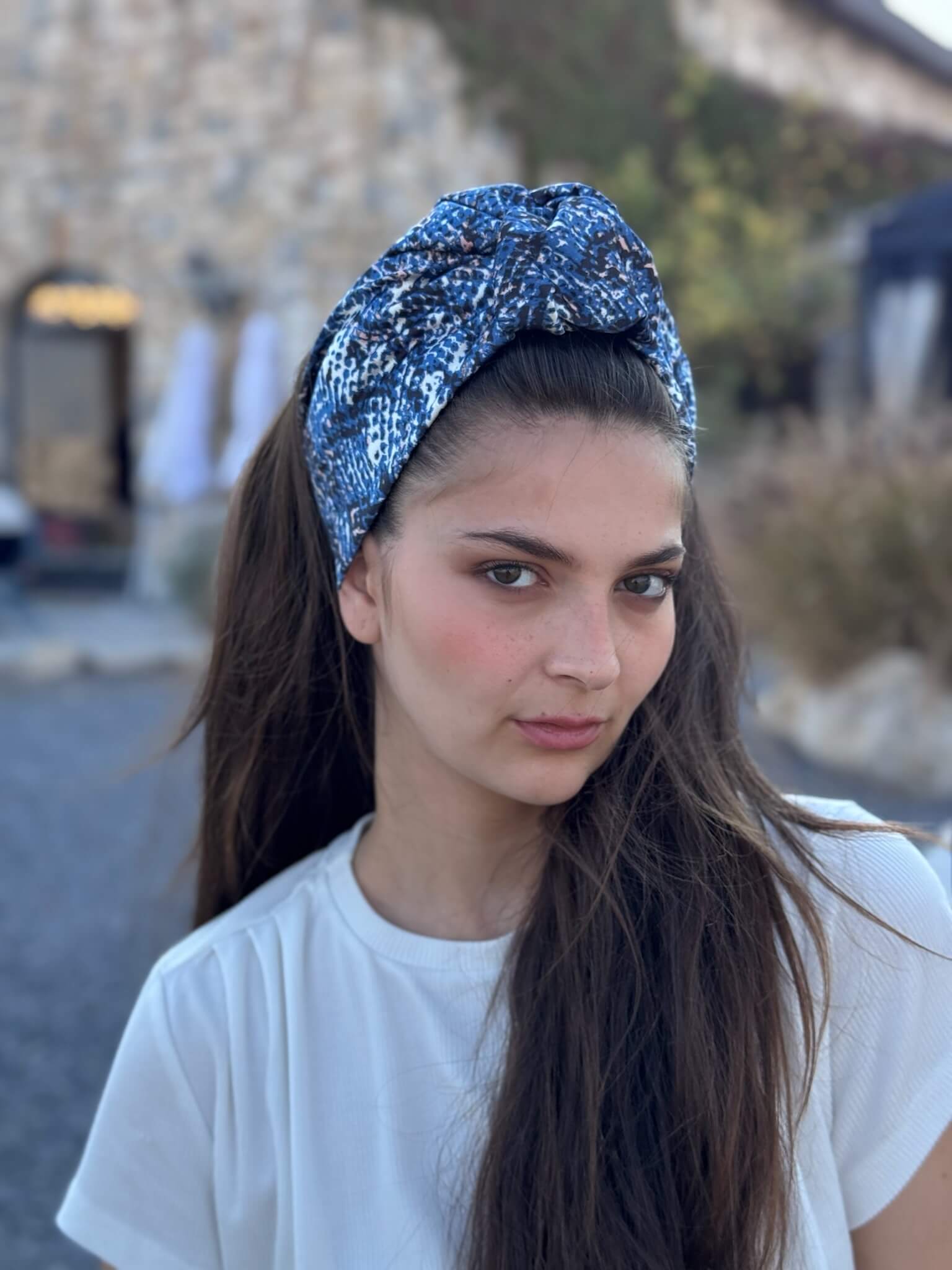 סרט קשירה לשיער שיפון כחול עם ניוד שמנת וקצת שחור