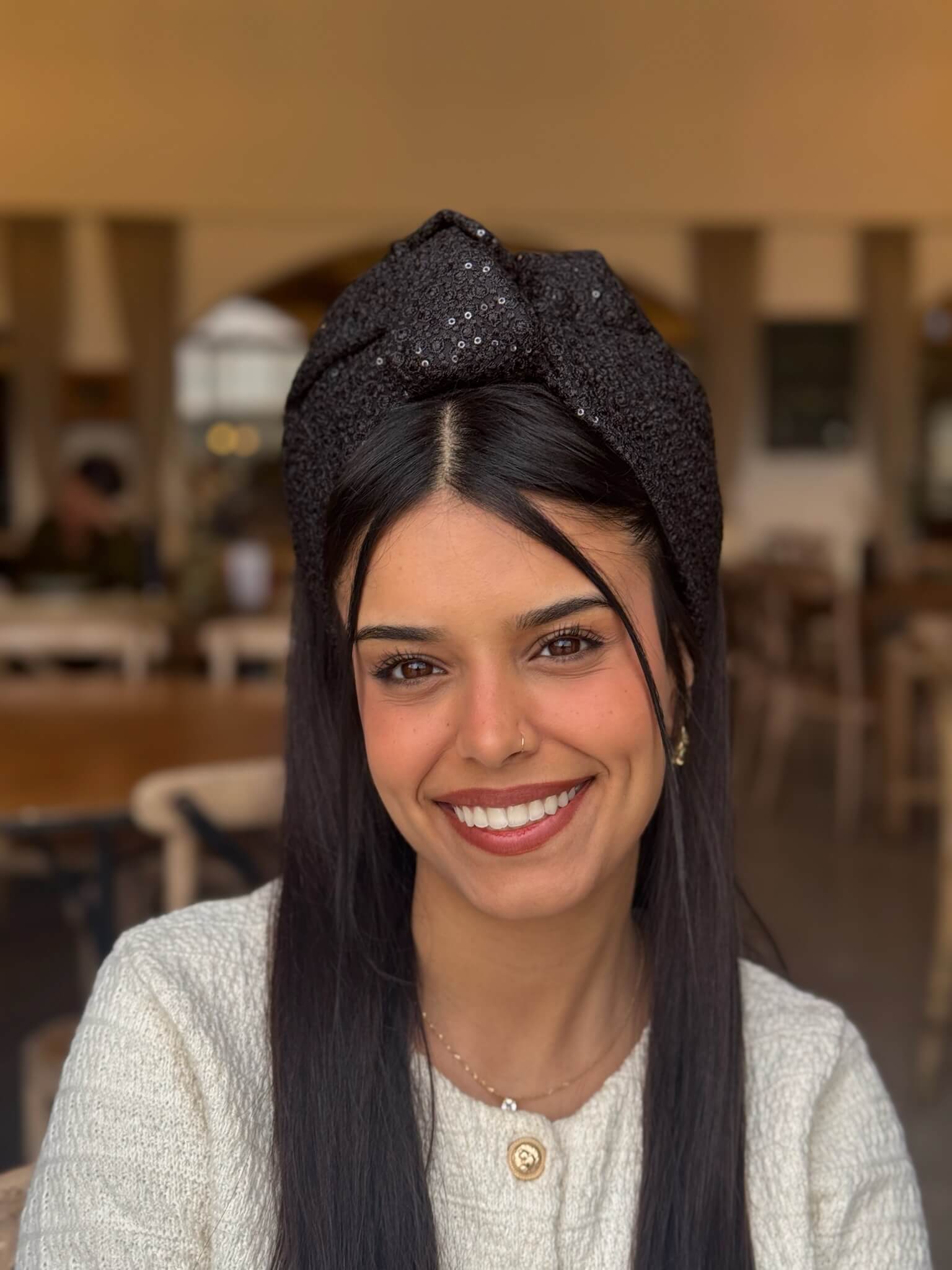סרט קשירה לשיער שחור עם רקמה ופייט אלגנט קלאסי