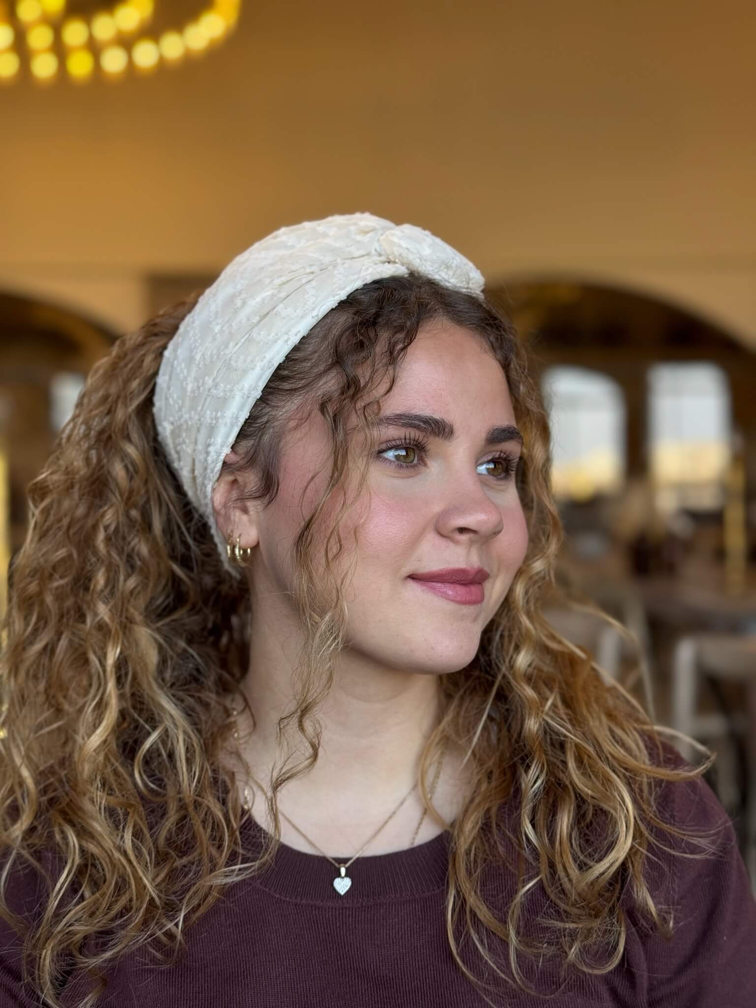 סרט לשיער שיפון שמנת עם צורות רקמה