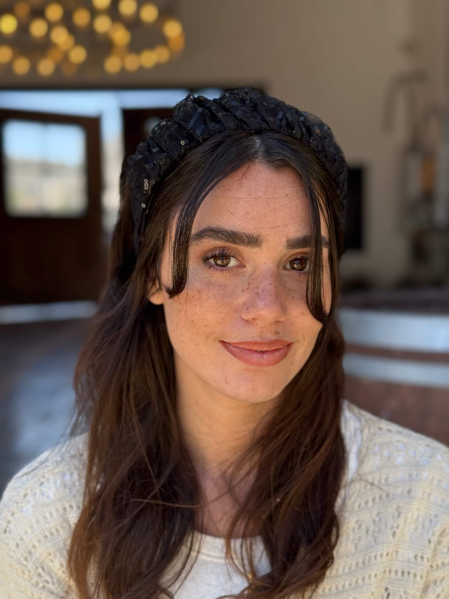 קשת לשיער רשת פייט שחור על שחור עם עיטורים שחור