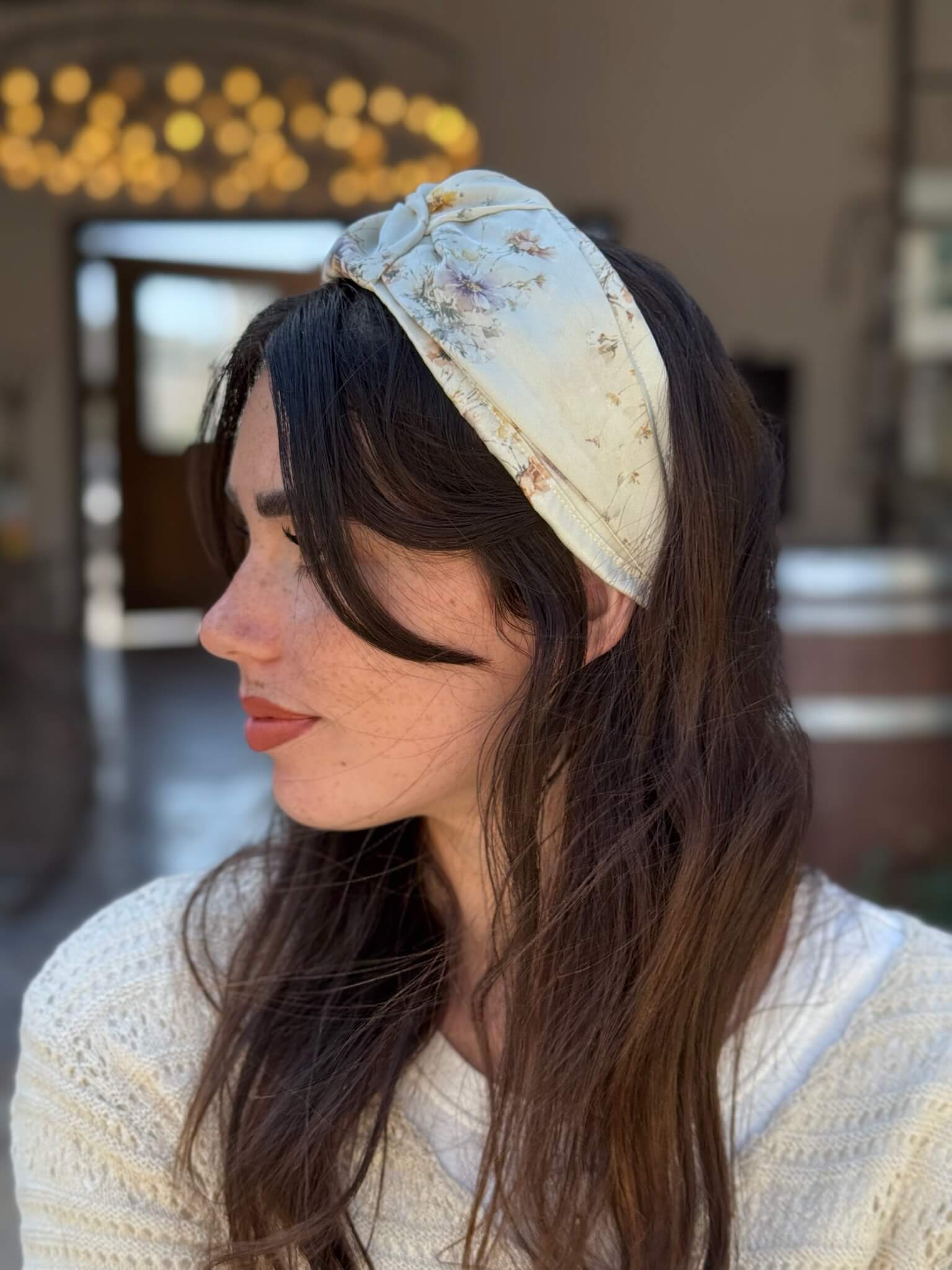 קשת לשיער שיפון פירחוני על בסיס שמנת