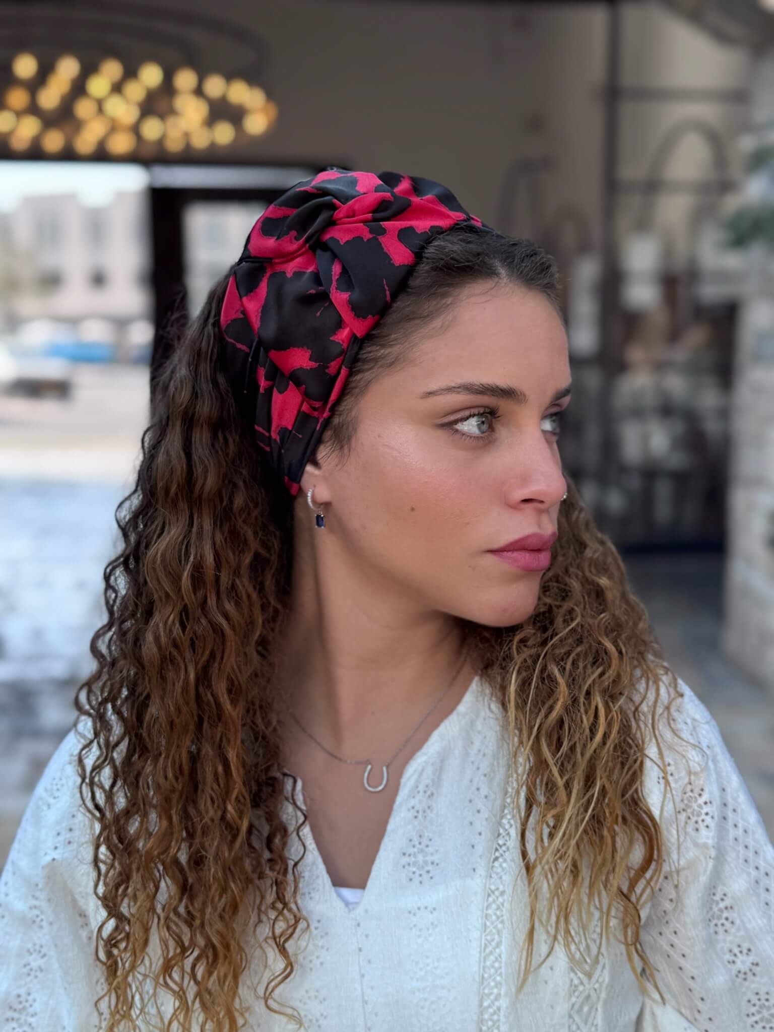 סרט לשיער שיפון שחור ואדום מנומר