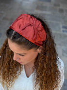 קשת לשיער שיפון חמרה בד פירחוני צבע על צבע