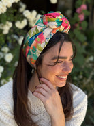 סרט קשירה לשיער דמוי פשתן פרחוני בגוונים עזים פוקסיה טורקיז ירוק ולבן עם נגיעות כתום וכחול
