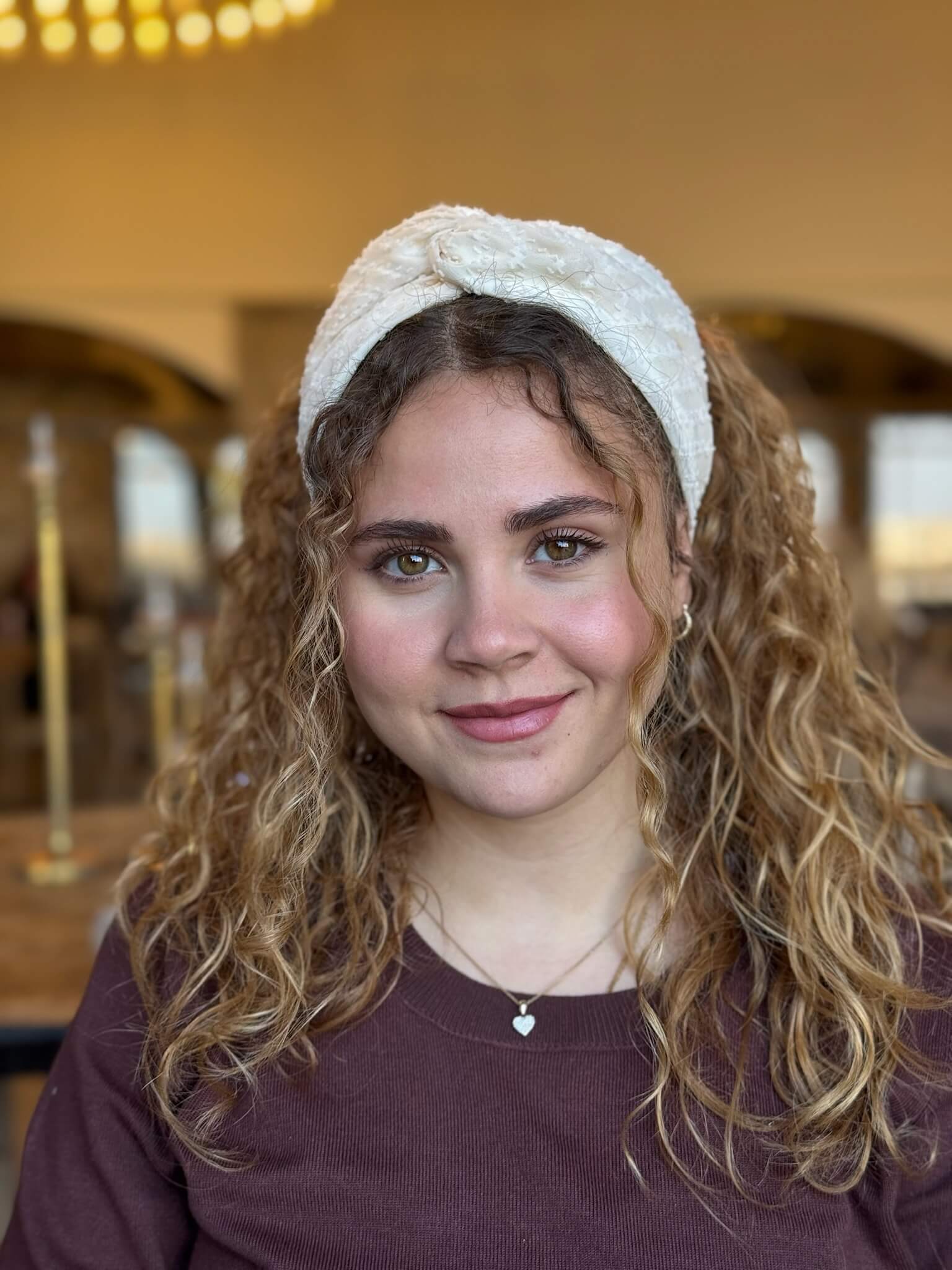 סרט לשיער שיפון שמנת עם צורות רקמה