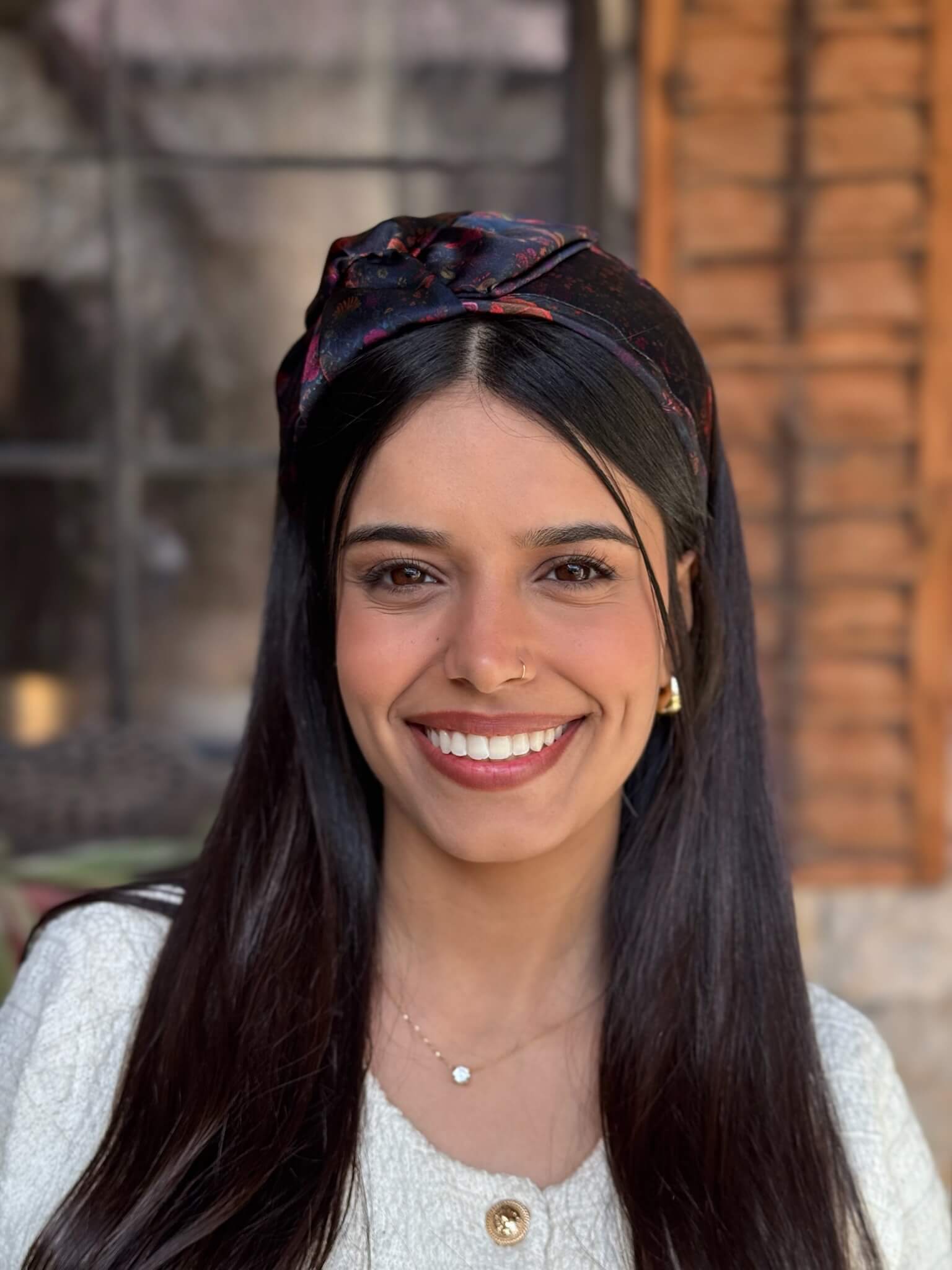 קשת לשיער שיפון פירחוני על בסיס שחור