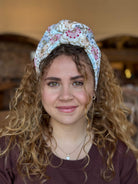 סרט קשירה לשיער רקמה ופייטים פרחוני אדום תכלת כחול על בסיס אוף וית עם זהב