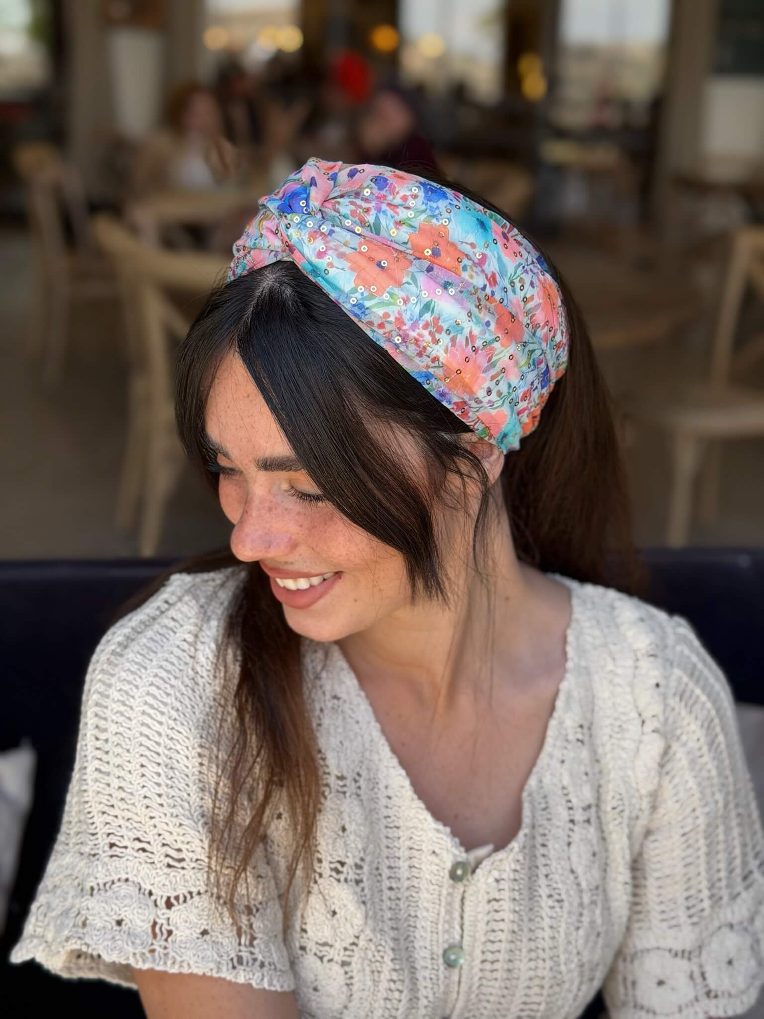 מיני טורבן שיפון ופייט על בסיס תכלת ציבעוני פירחוני