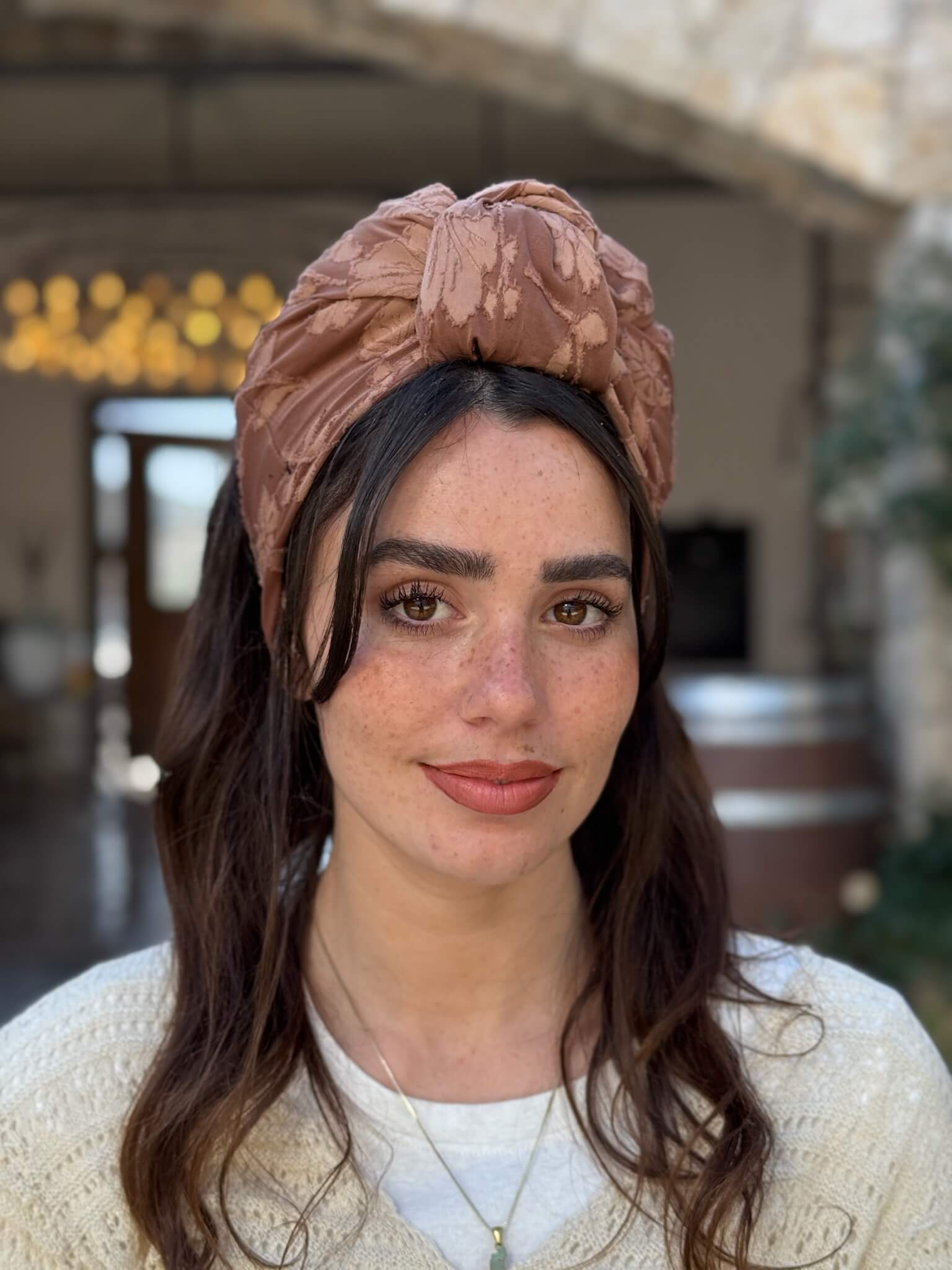 סרט קשירה לשיער חום בהיר עם רקמה עדינה חום