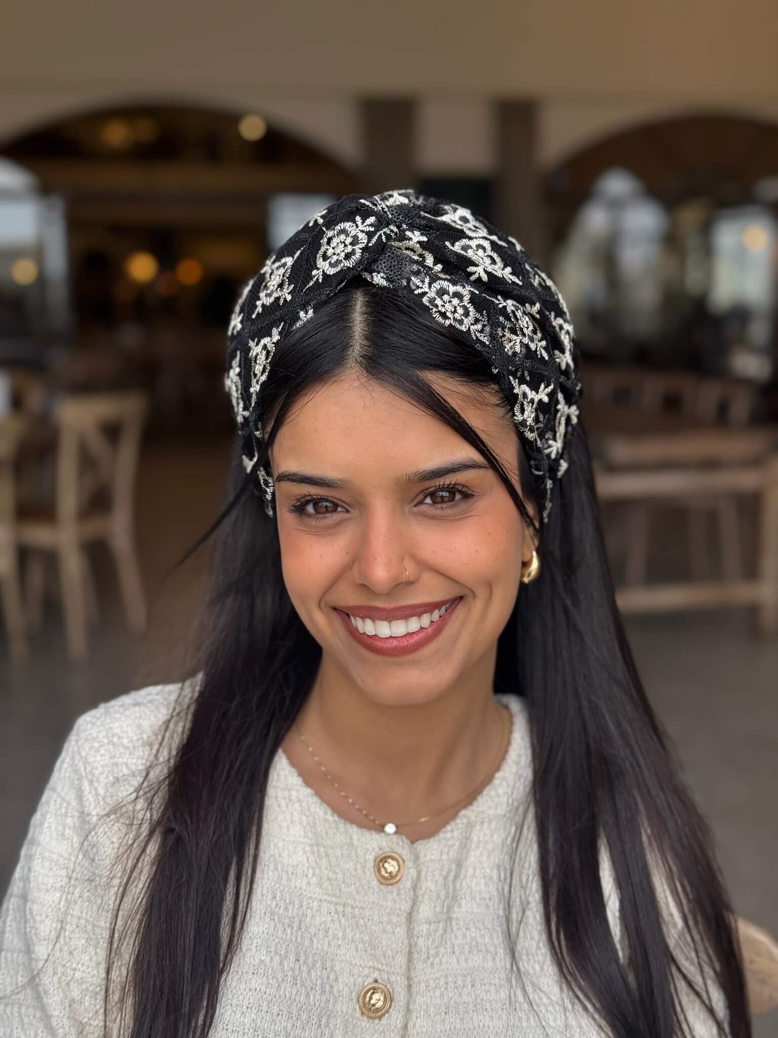 טורבן רקמה ופייט שחור ושמנת