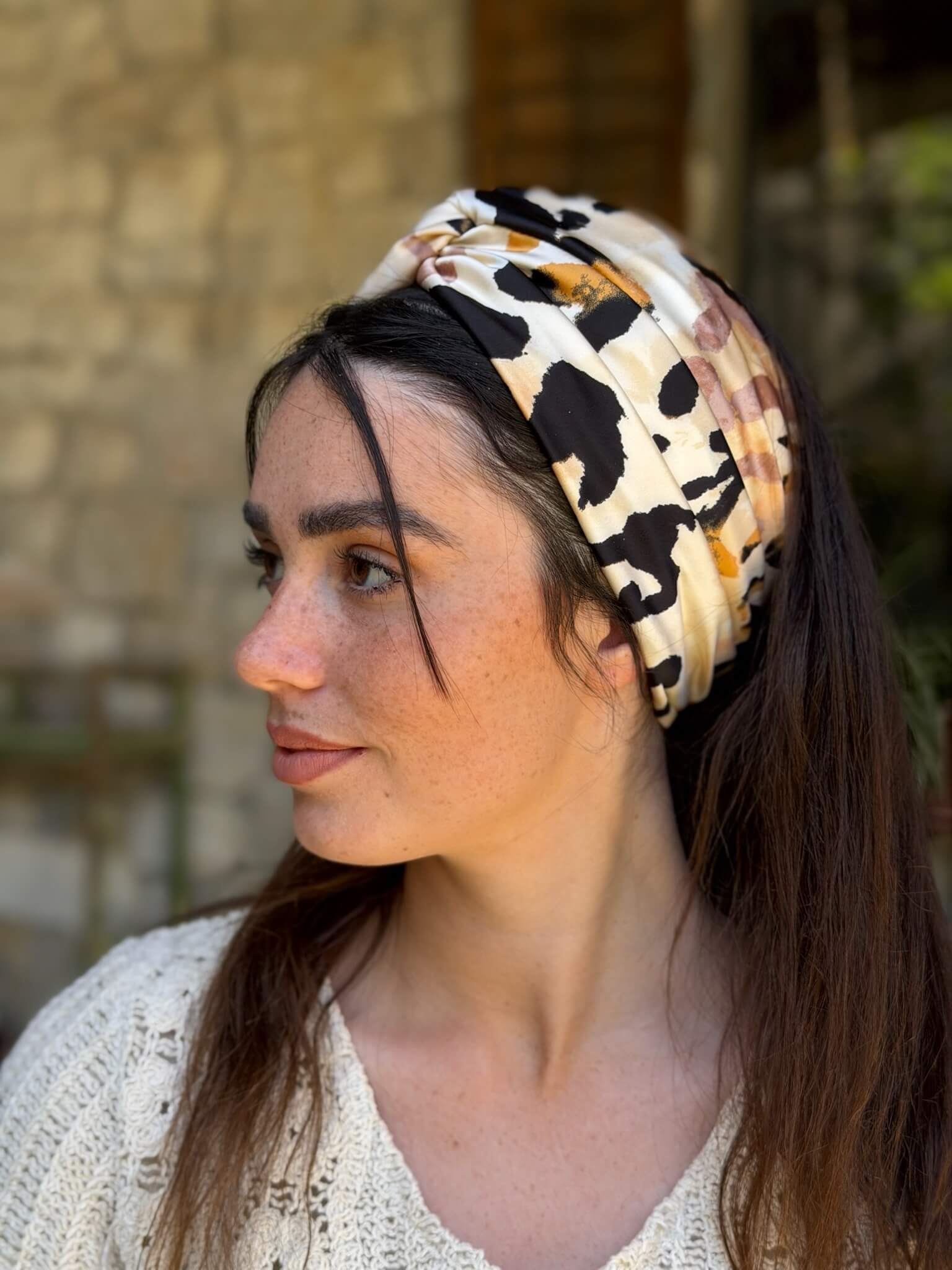 סרט לשיער שיפון מנומר חרדל ורוד ושחור על בסיס אוף ווייט