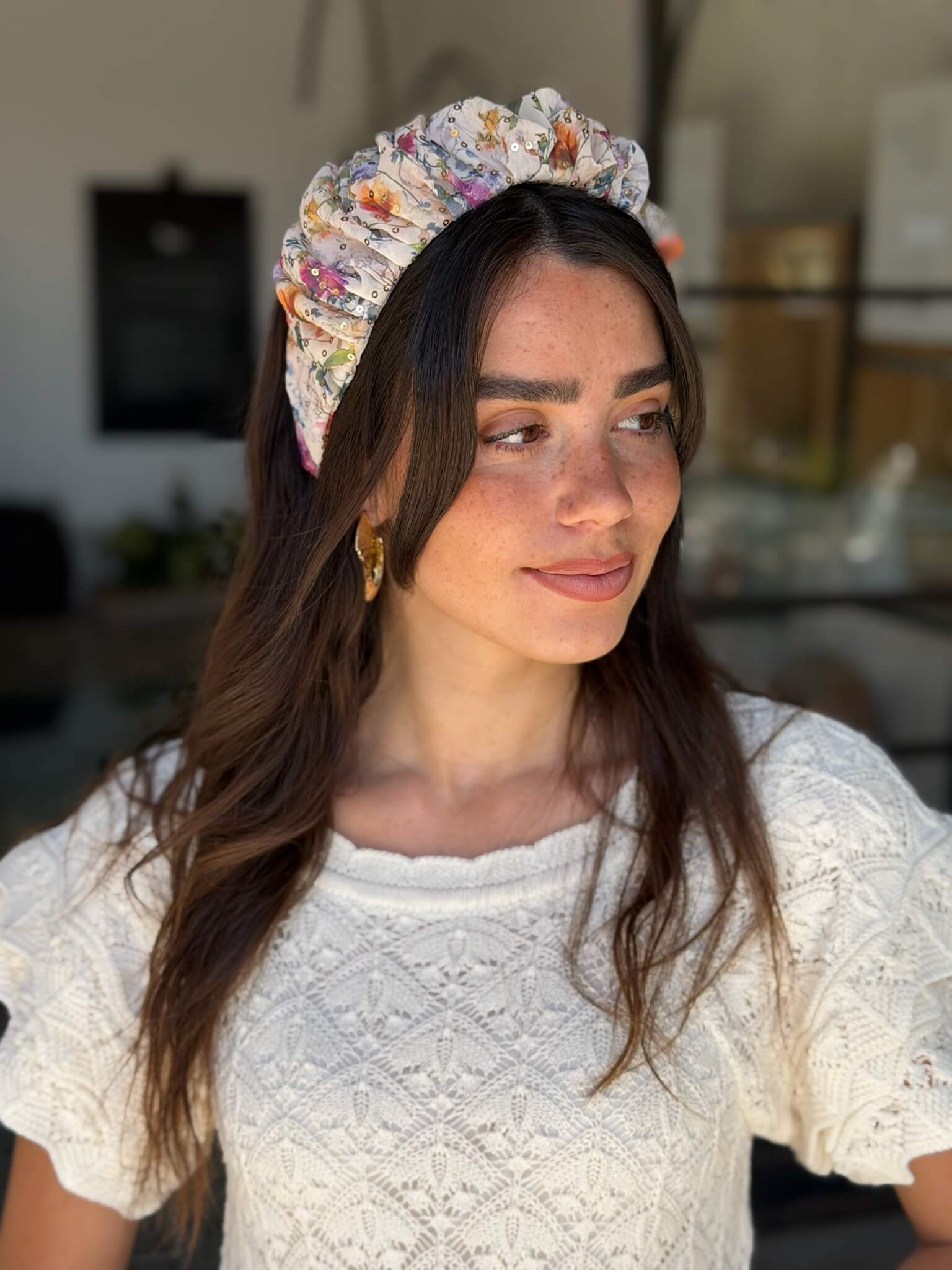 קשת לשיער בד שיפון פירחוני בשילוב פייט עדין