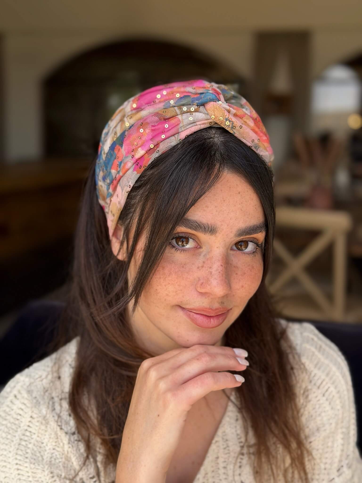 מיני טורבן שיפון עם פייט זהב עדין פירחוני מעושן ורוד קאמל ותכלת