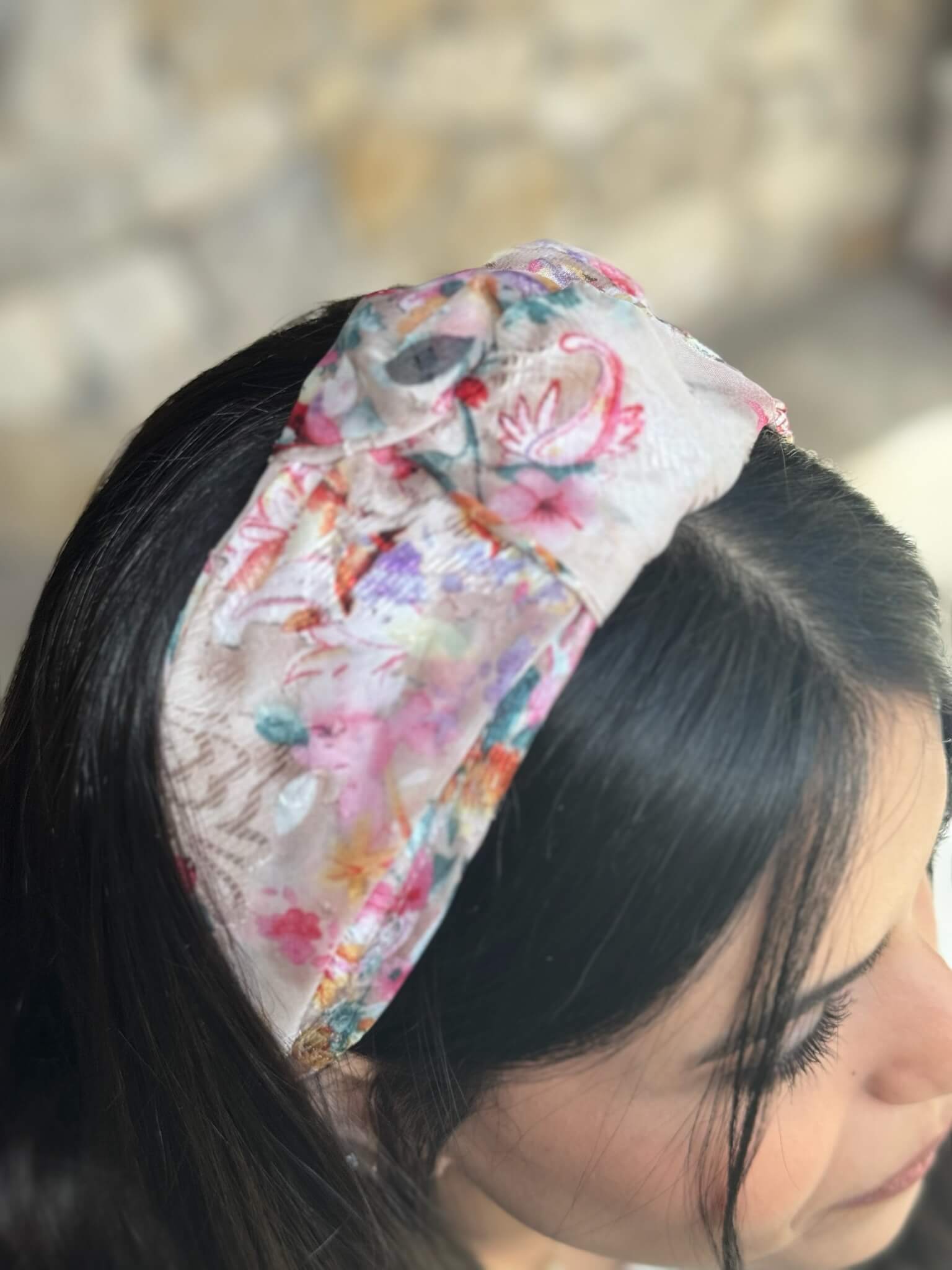 קשת לשיער שיפון דק פירחוני על בסיס ורוד בייבי מהמם