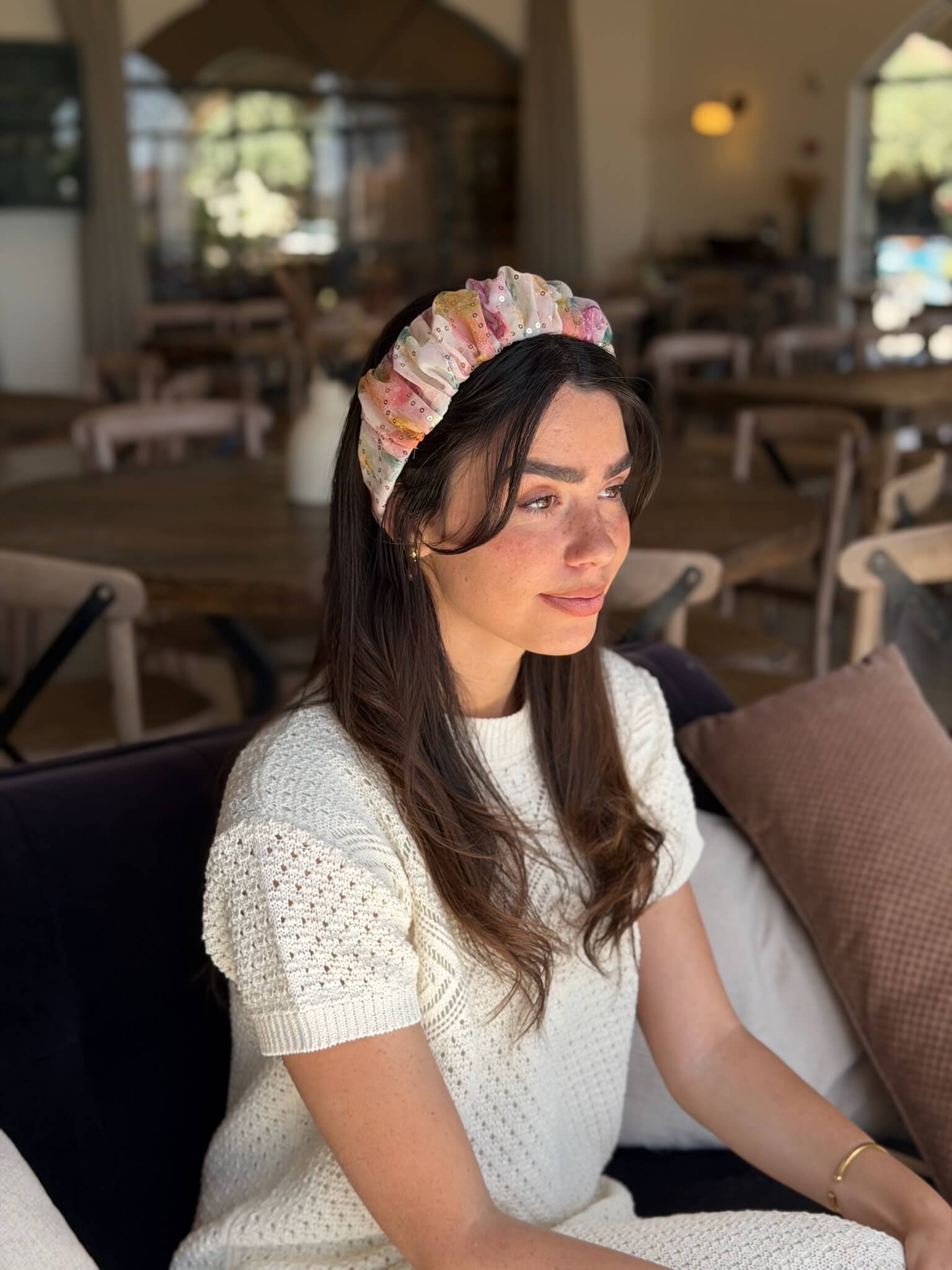 קשת לשיער שיפון עם פייט בגווני פסטל רכים של ורוד לילך אפרסק וירוק