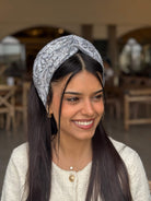 טורבן פייט פרחוני צבע על צבע אפור