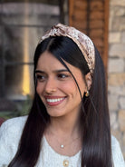קשת לשיער שיפון מנוחש בז וחום