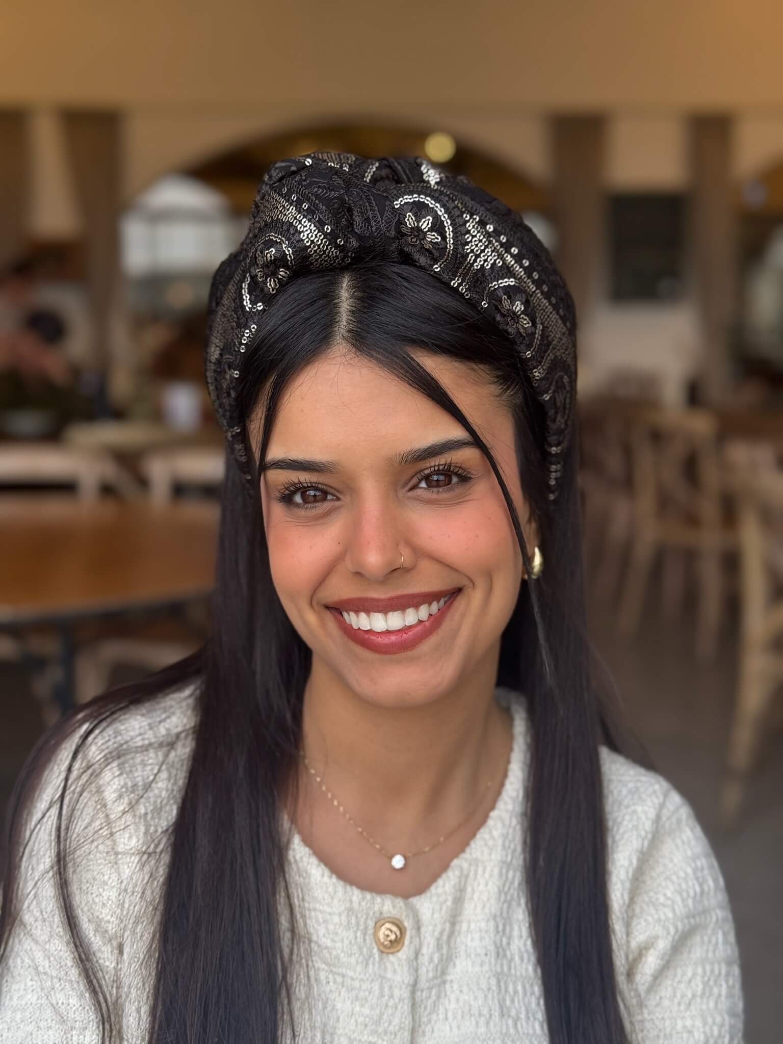 סרט קשירה לשיער רקמה שחור וזהב