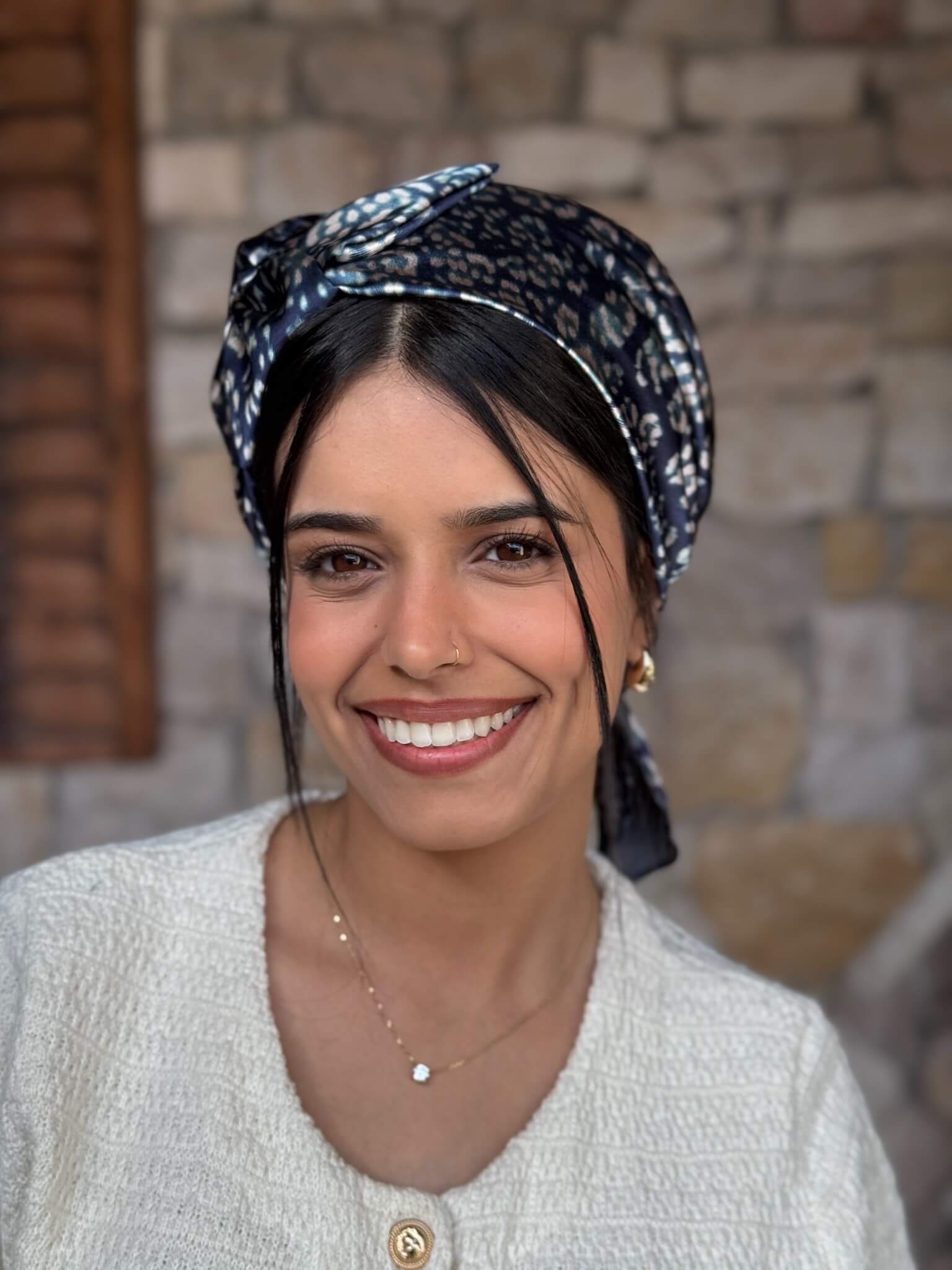 מטפחת ראש שיפון ירוק כהה עם פרחים