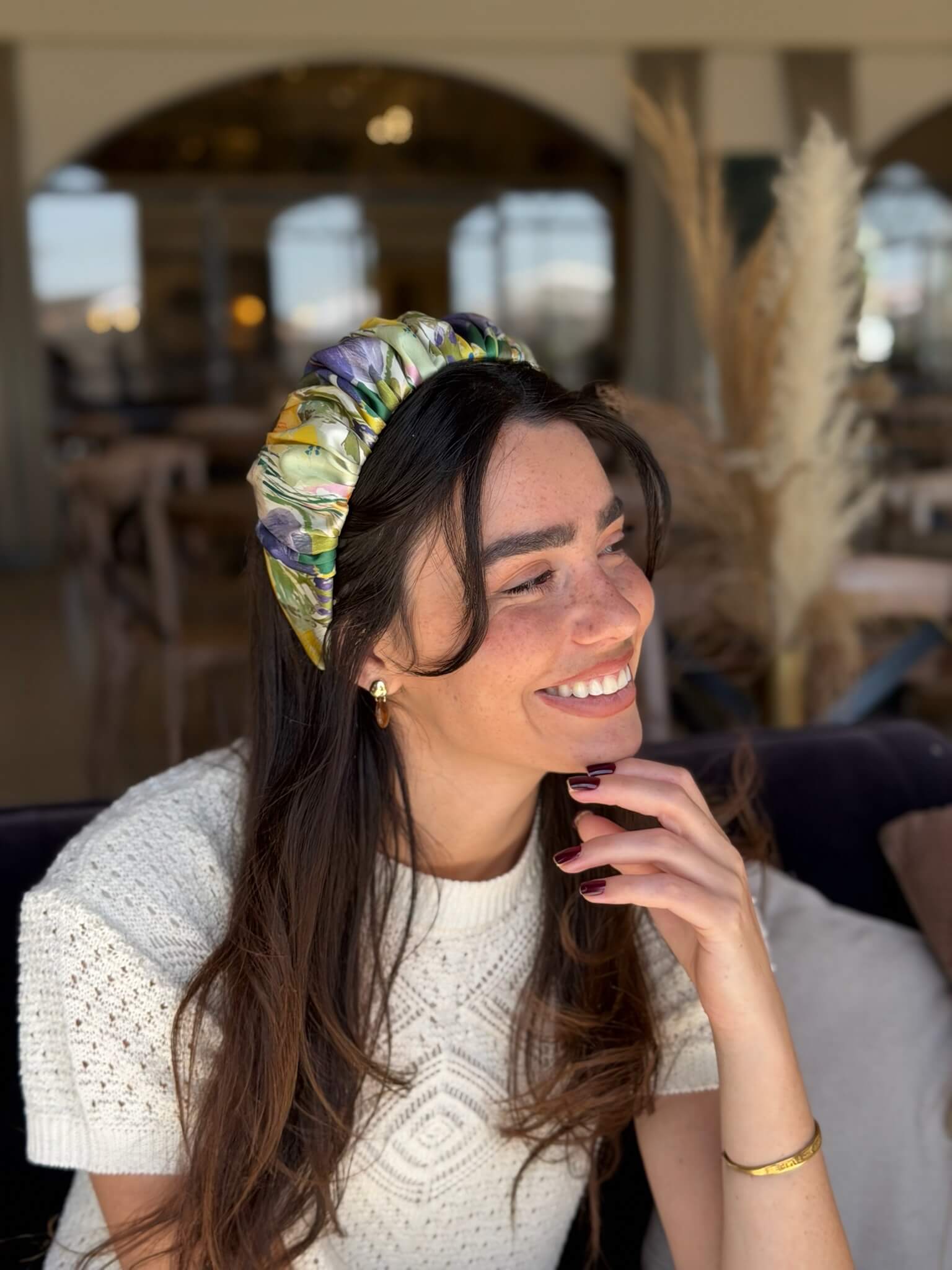 קשת לשיער בד שיפון בגווני צהוב לילך ירוק ונגיעות כתומות צבעי מים