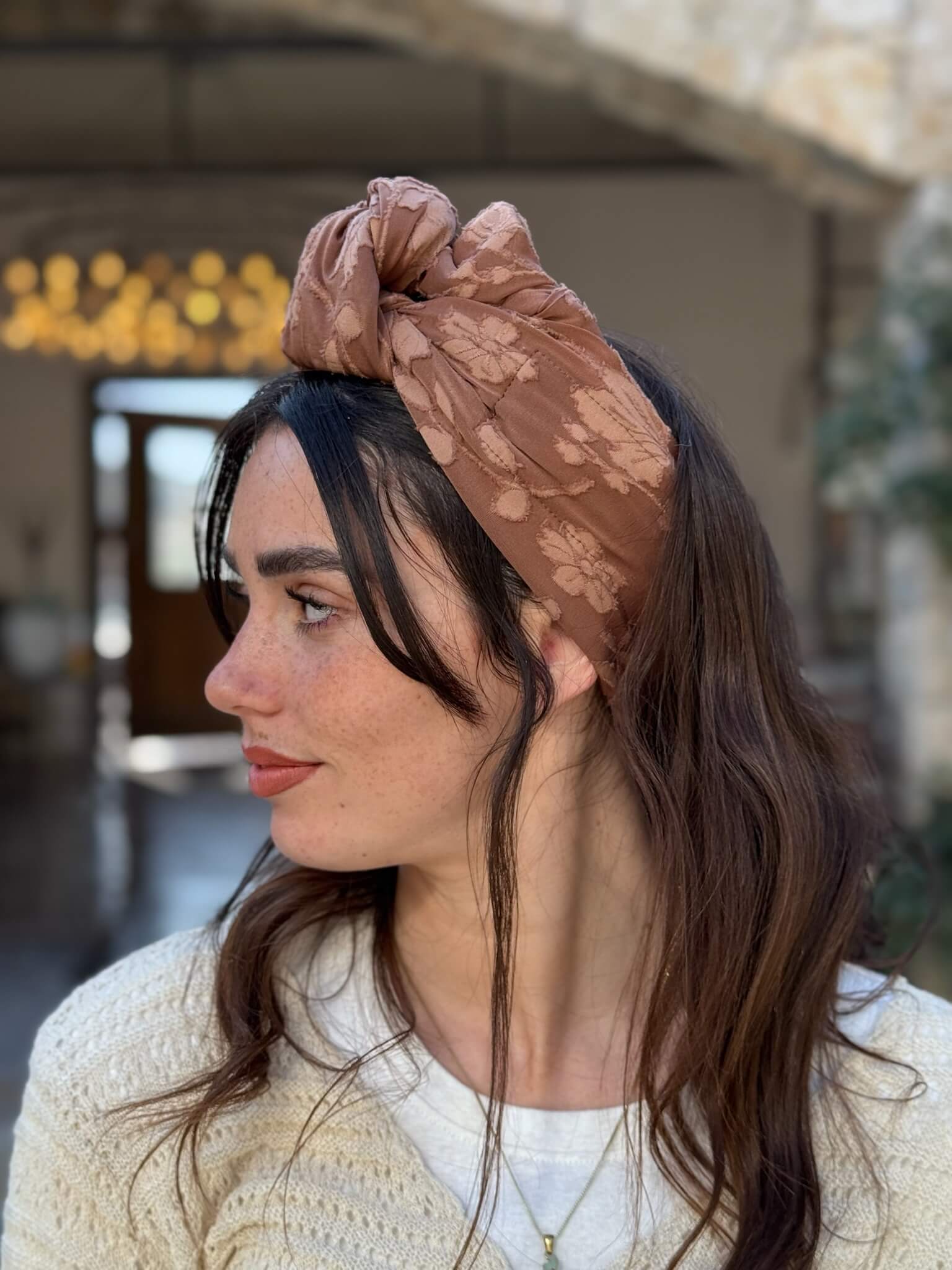 סרט קשירה לשיער חום בהיר עם רקמה עדינה חום