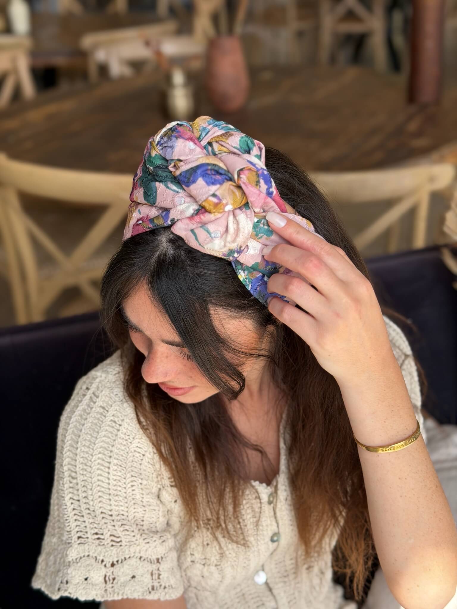 סרט קשירה לשיער קרושה ורקמה ציבעוני על בסיס ורוד עתיק