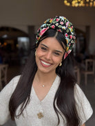 סרט קשירה לשיער שיפון שחור פרחוני מקושקש