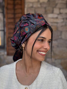 מטפחת ראש שיפון פירחוני על בסיס שחור