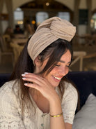סרט קשירה לשיער מיני פליסה בז ניוד מנצנץ