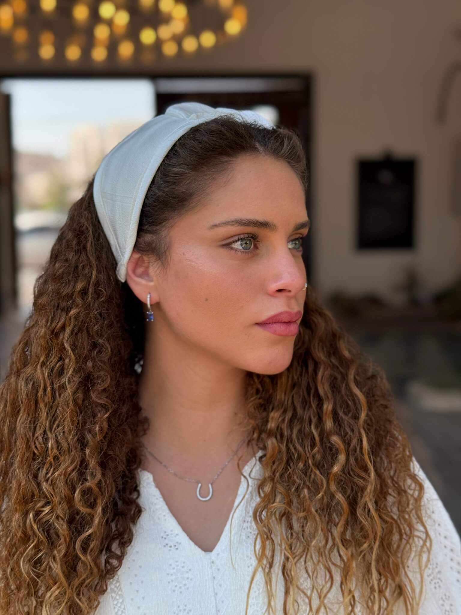 קשת לשיער שיפון לבן חלבי מבריק