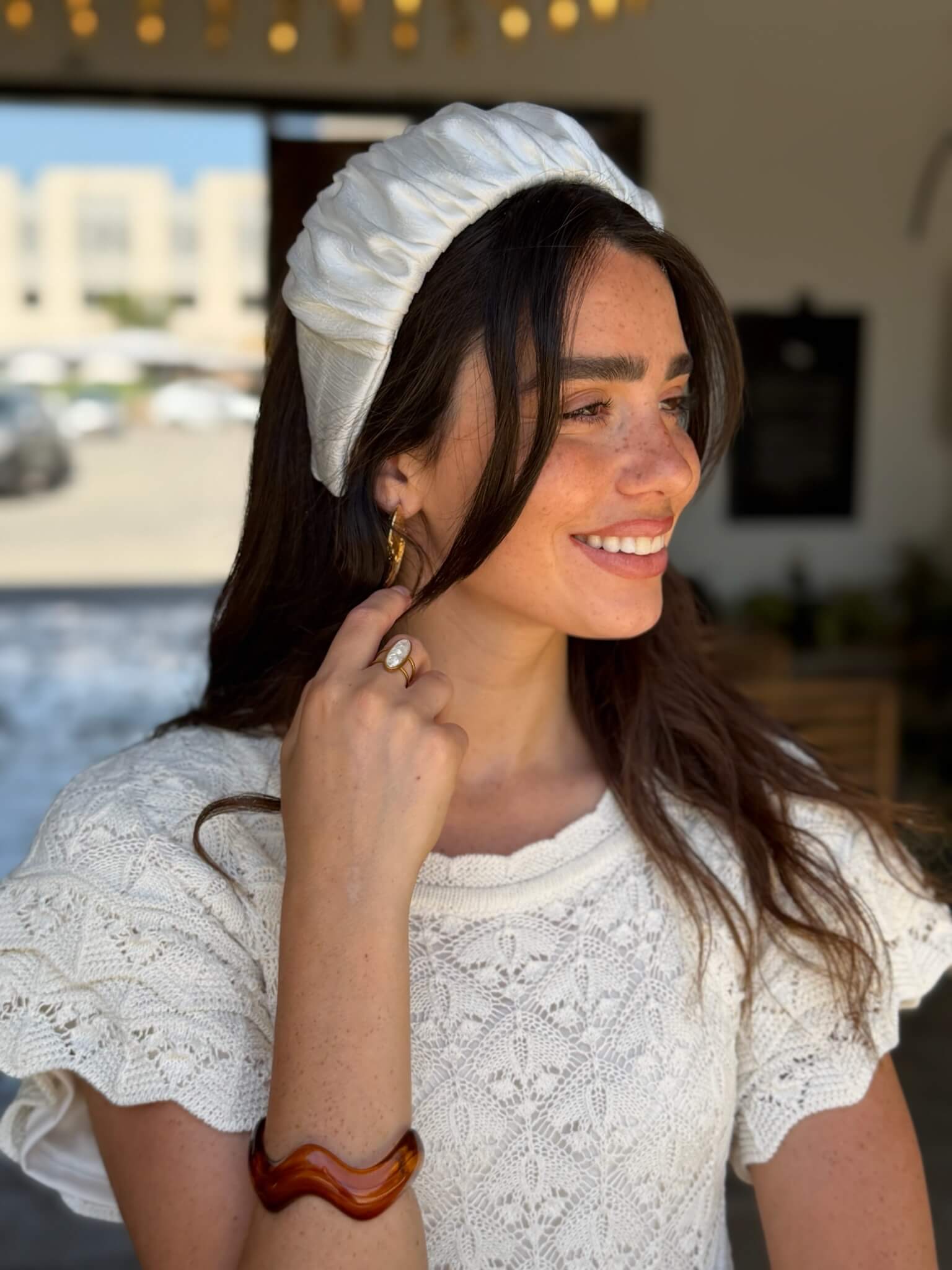 קשת לשיער שיפון מבריק שמנת מקומט