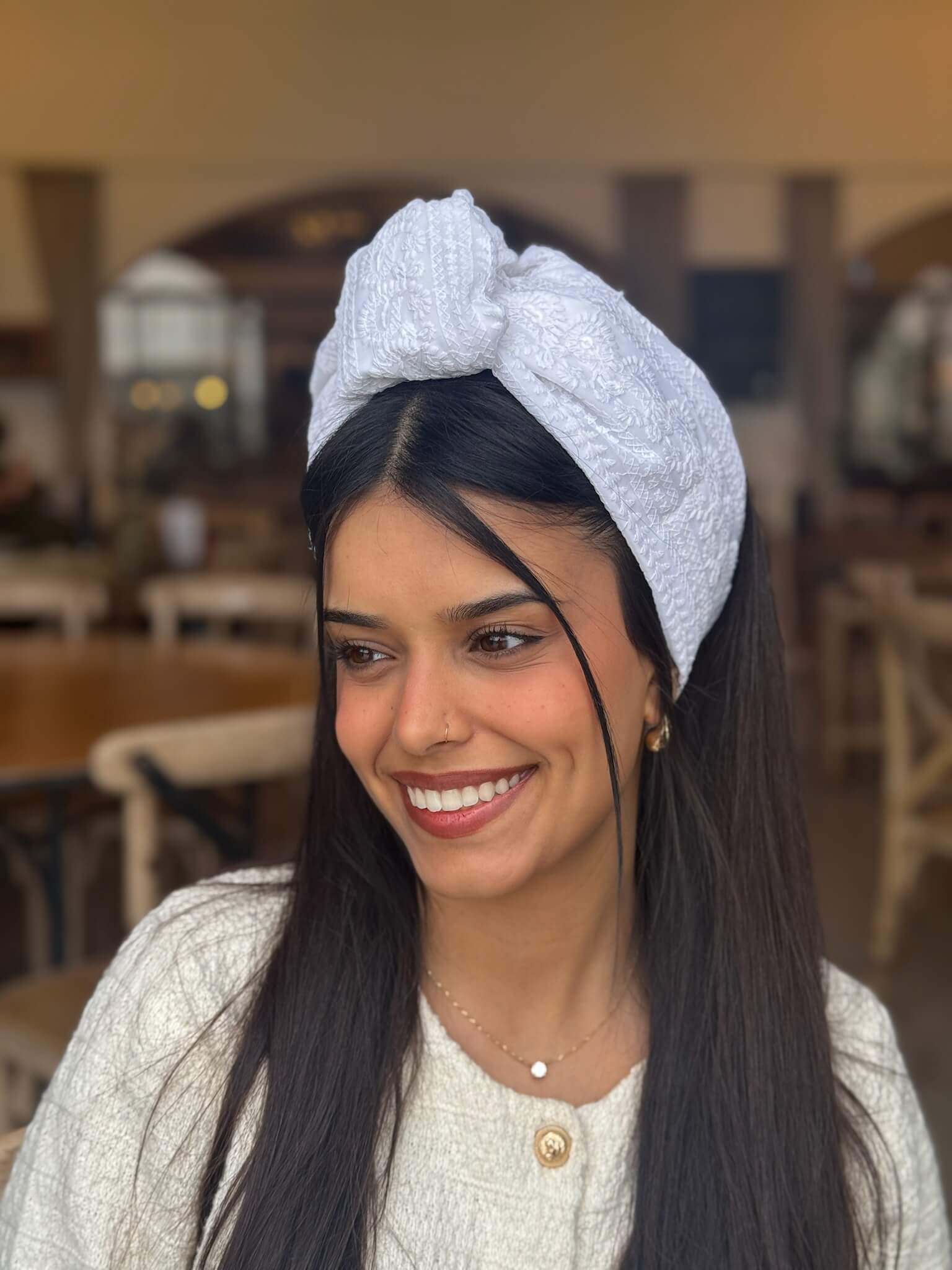סרט קשירה רקמה ופייט לבן קלאסי