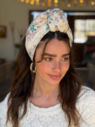 סרט קשירה לשיער שיפון על בסיס שמנת רקומה עם הדפס פרחים