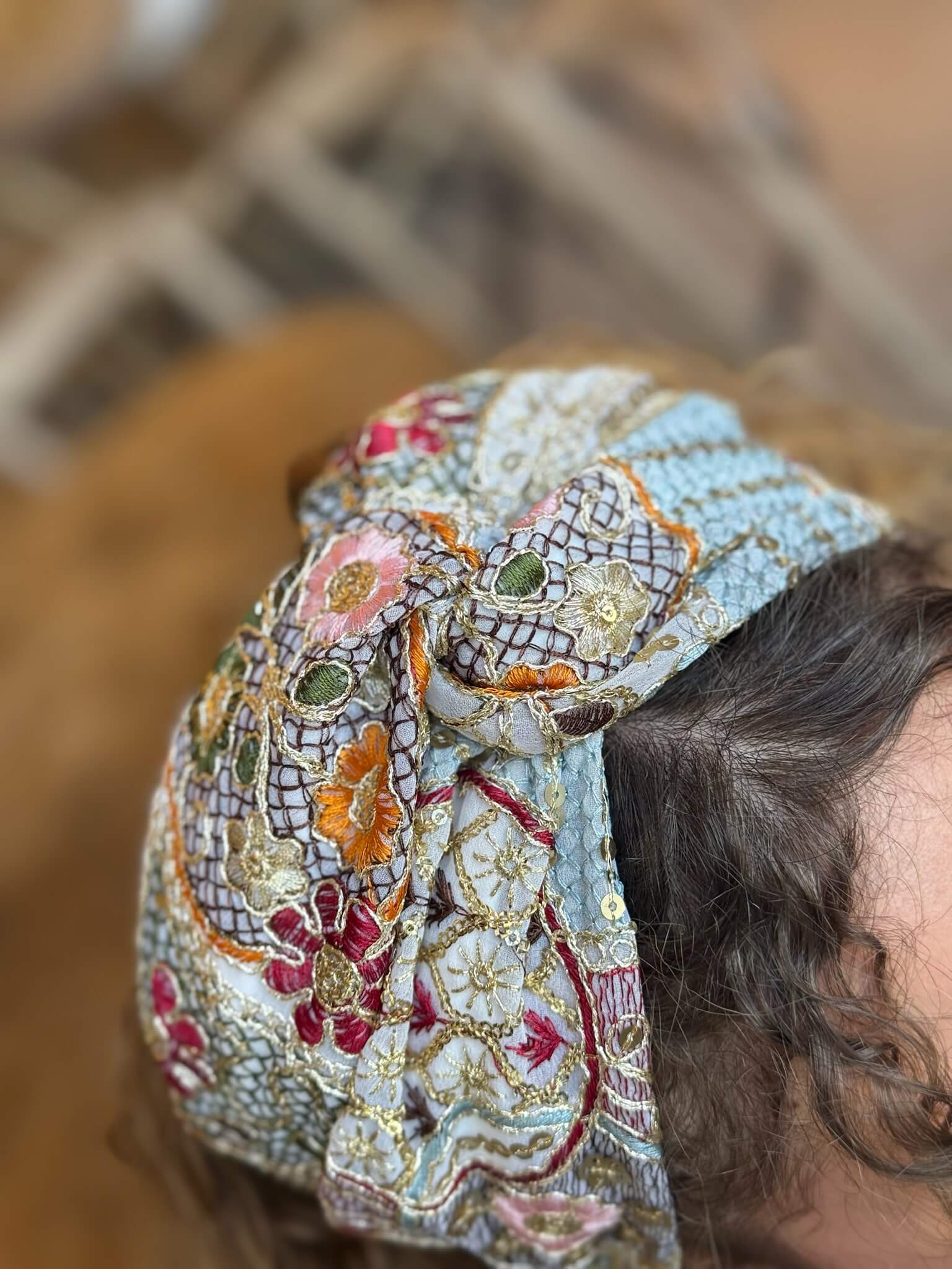טורבן רקמה ופייטים צורות ציבעוני עם זהב