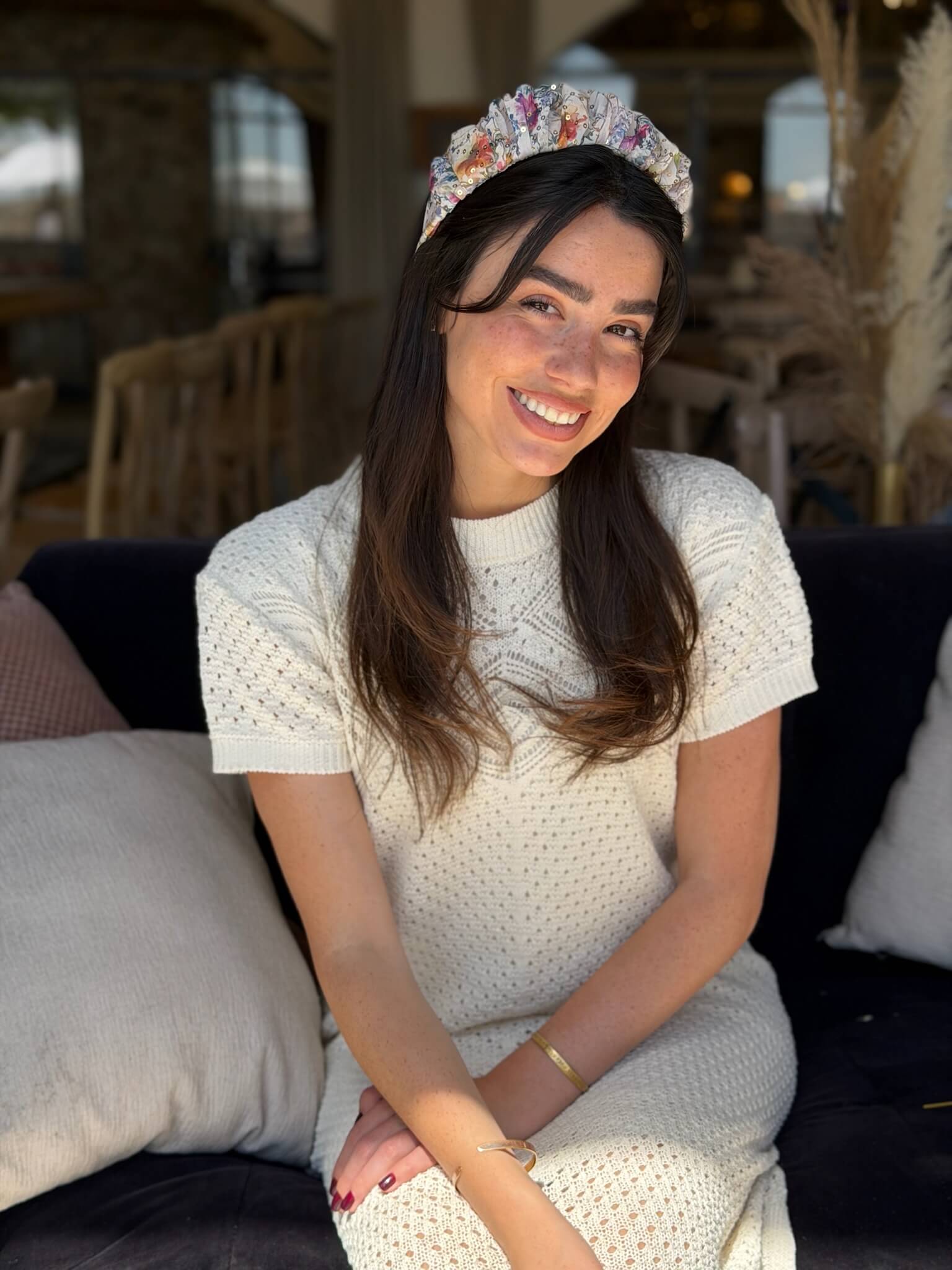 קשת לשיער שיפון פירחוני בשילוב פייטים עדין