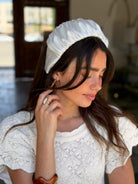 קשת לשיער שיפון מבריק שמנת מקומט
